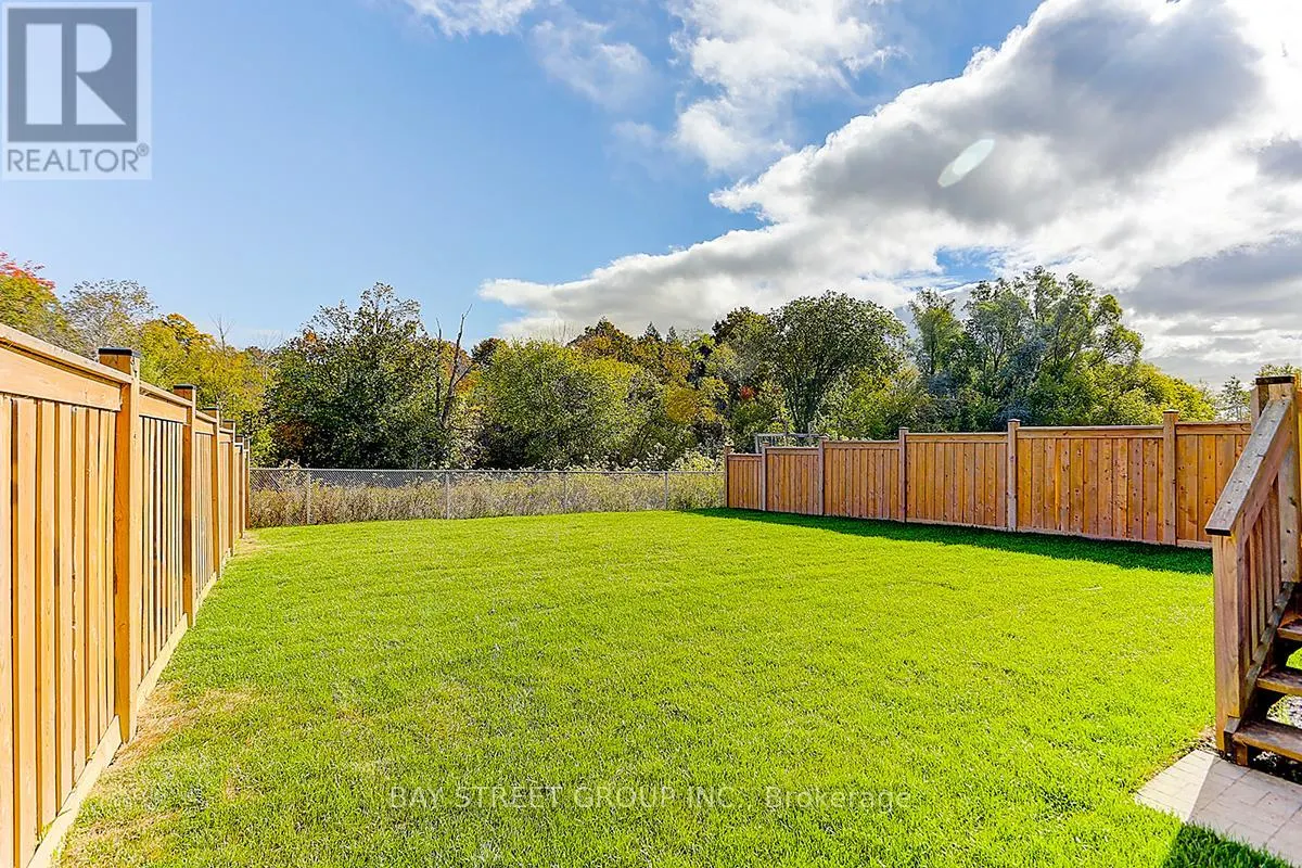 2433 EQUESTRIAN CRES CRESCENT