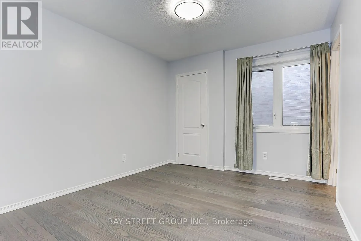 2433 EQUESTRIAN CRES CRESCENT