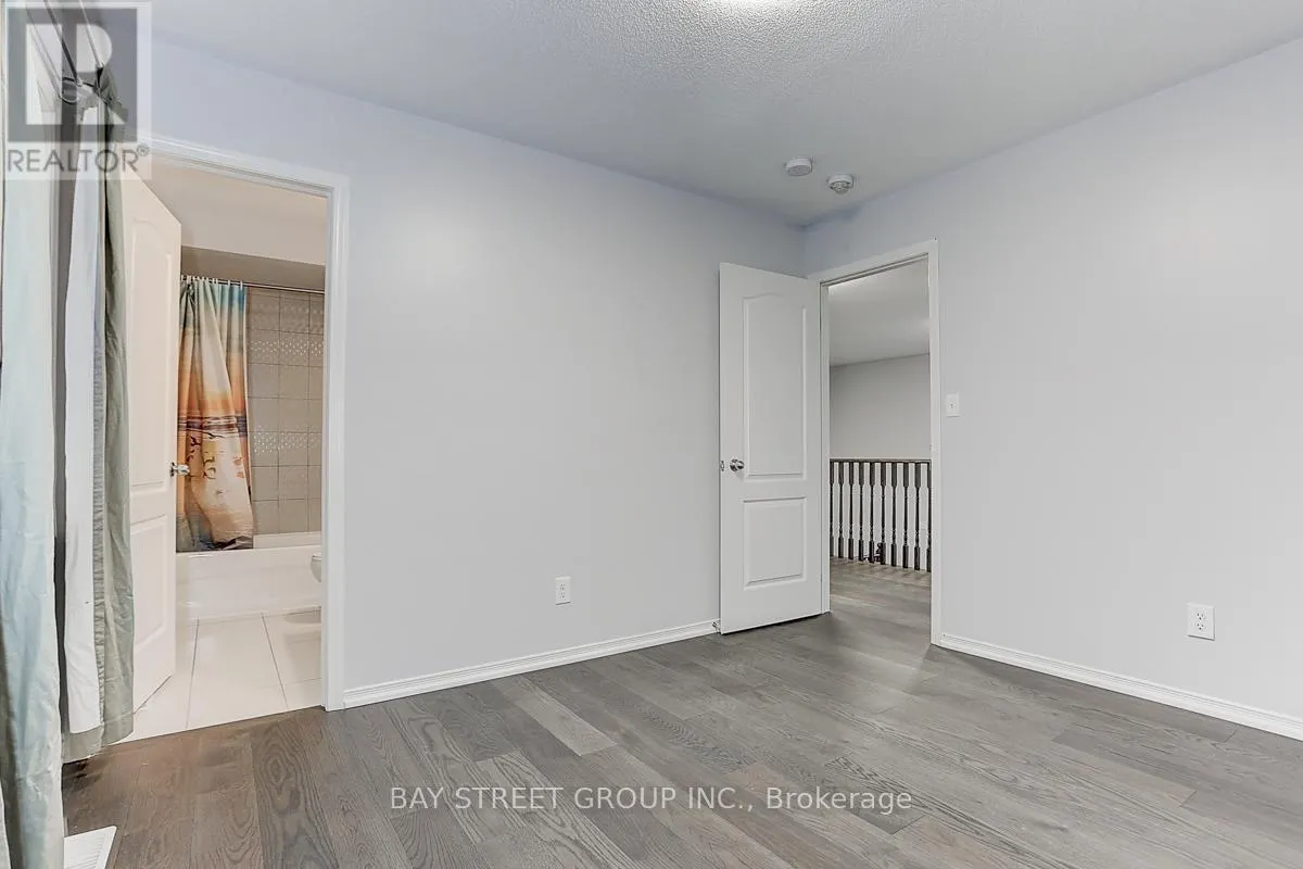 2433 EQUESTRIAN CRES CRESCENT