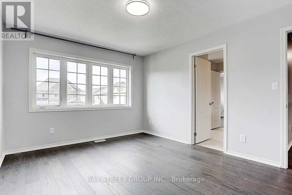 2433 EQUESTRIAN CRES CRESCENT