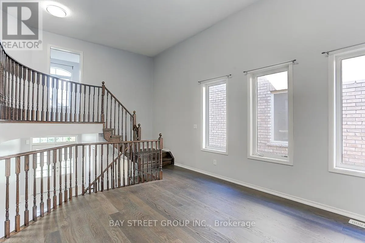 2433 EQUESTRIAN CRES CRESCENT