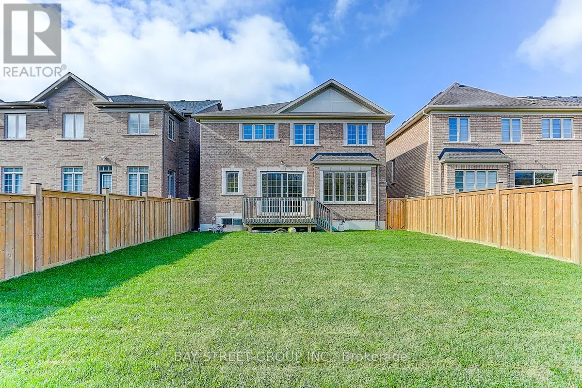 2433 EQUESTRIAN CRES CRESCENT