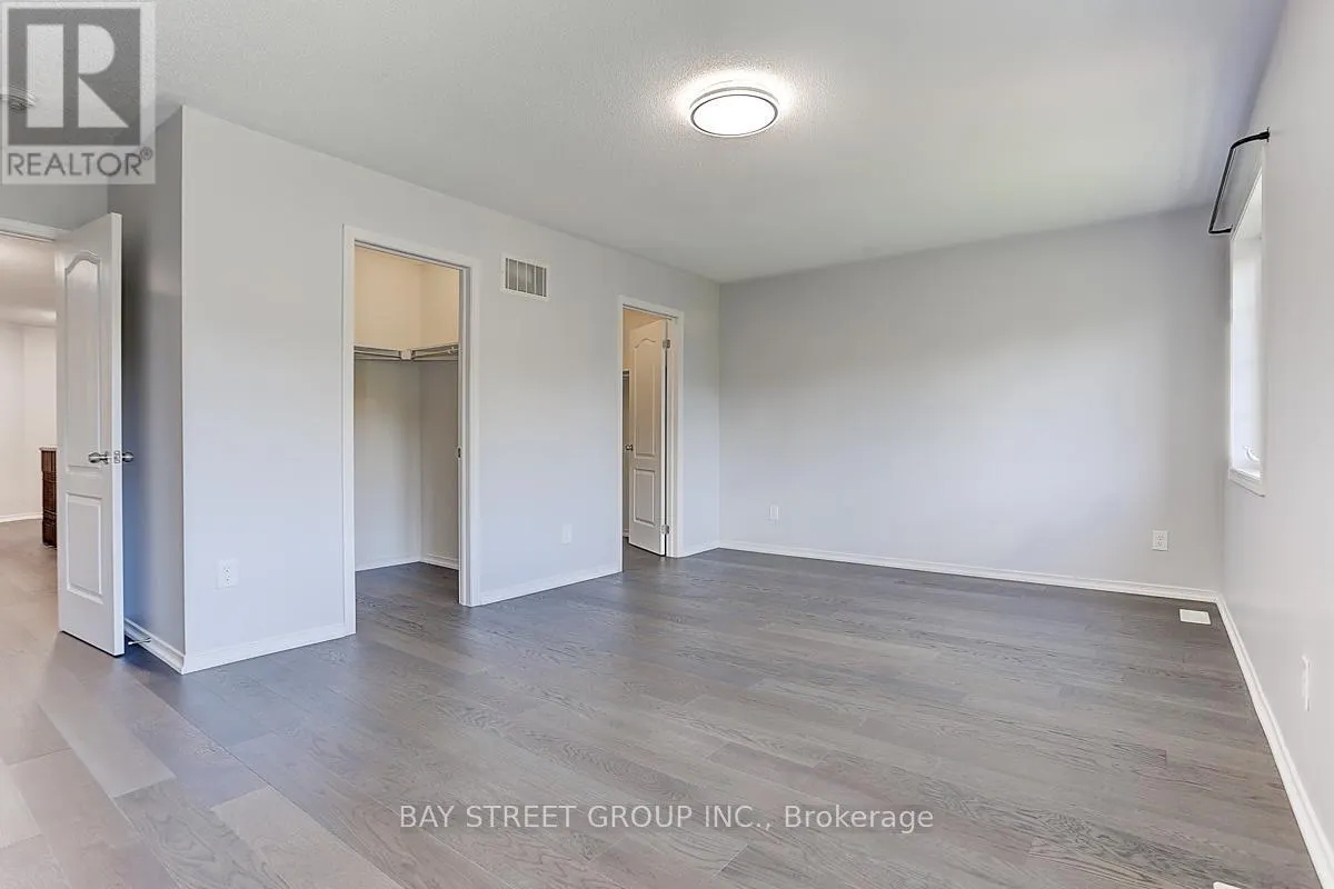 2433 EQUESTRIAN CRES CRESCENT
