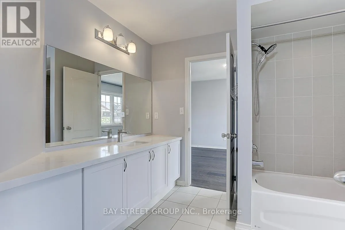 2433 EQUESTRIAN CRES CRESCENT