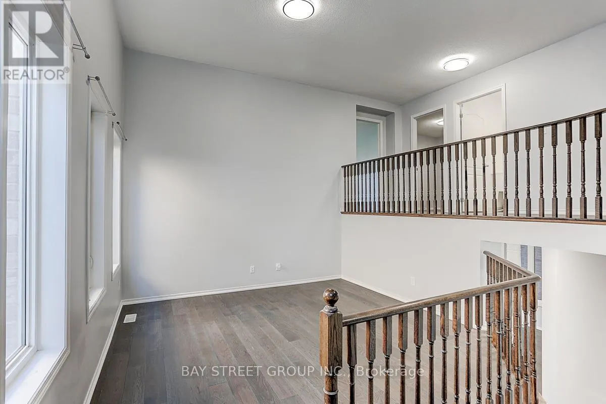 2433 EQUESTRIAN CRES CRESCENT