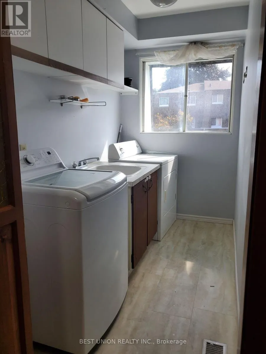 12 - 200 BRIDLETOWNE CIRCLE