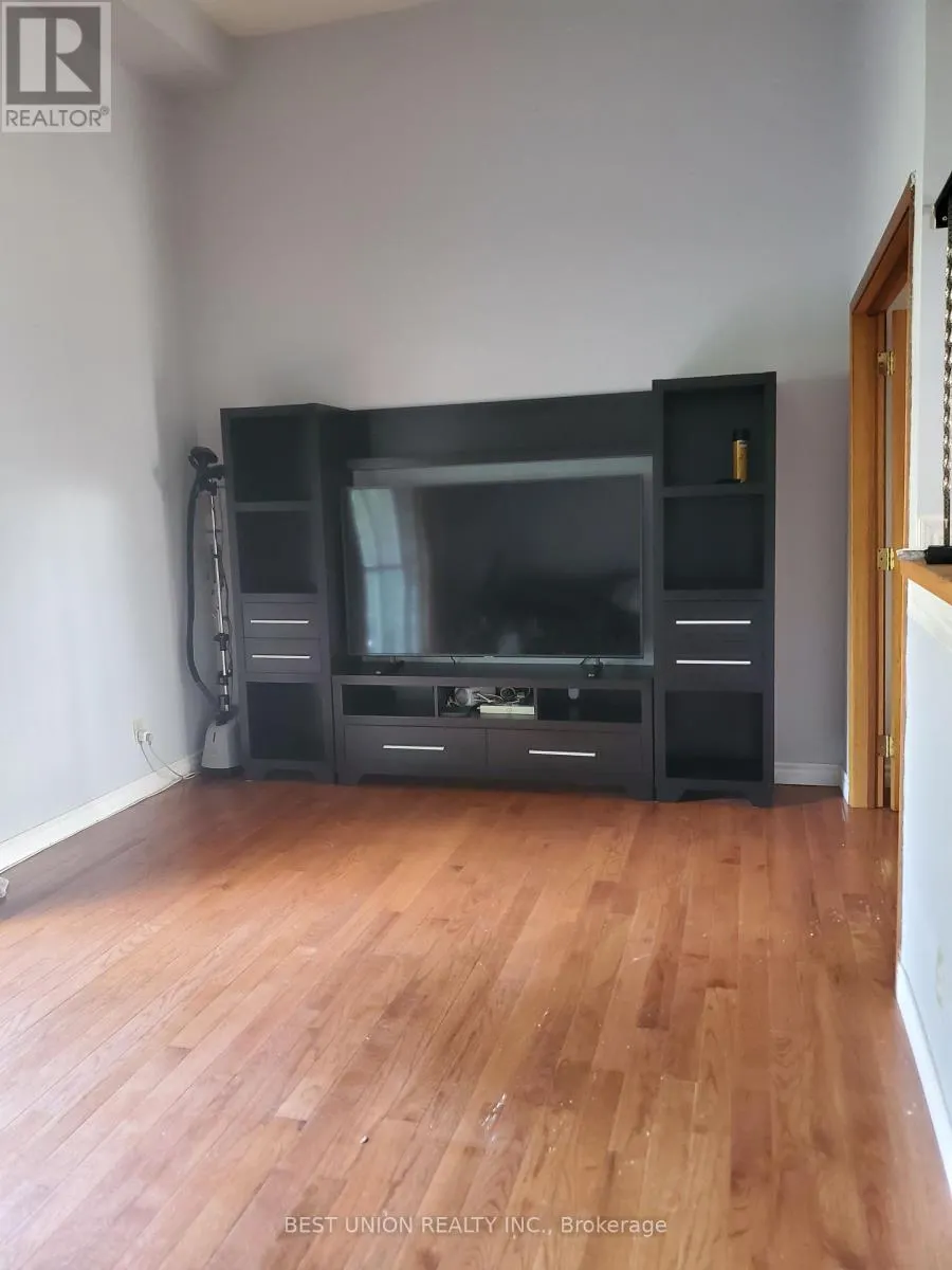 12 - 200 BRIDLETOWNE CIRCLE