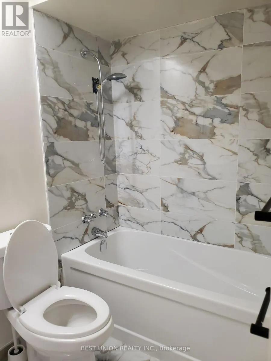 12 - 200 BRIDLETOWNE CIRCLE
