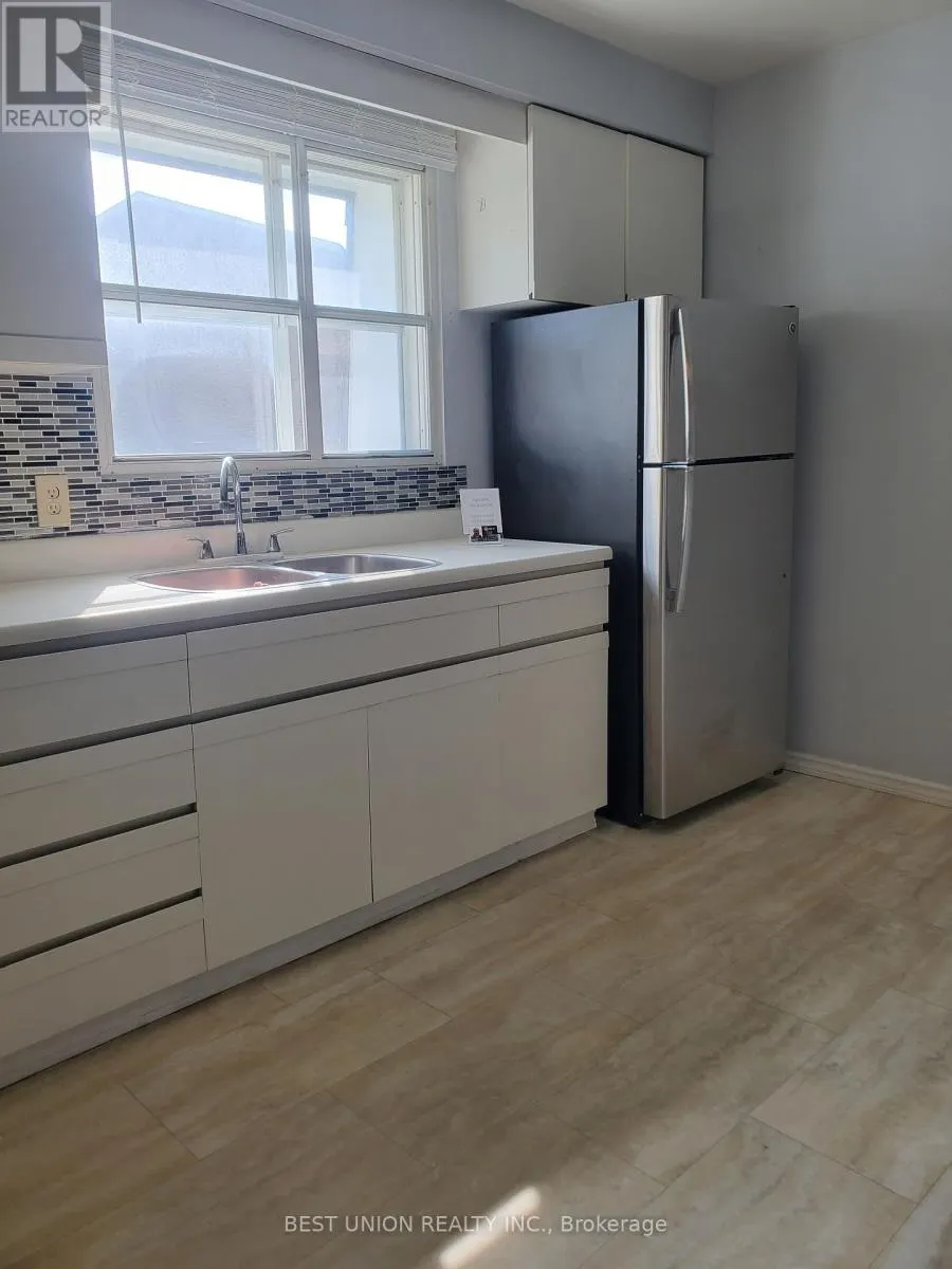 12 - 200 BRIDLETOWNE CIRCLE