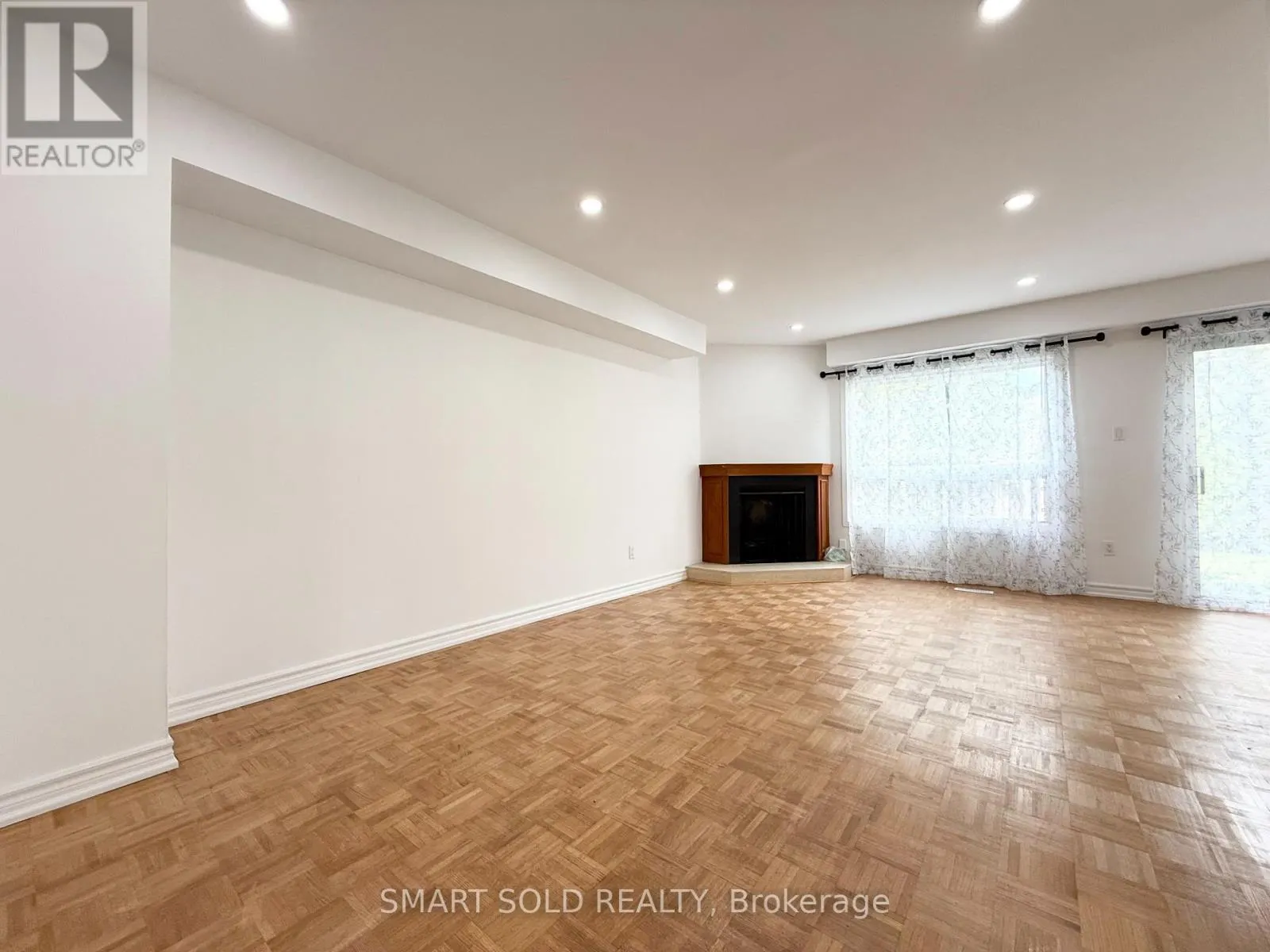 (MAIN FLOOR) - 36 MONTEZUMA TRAIL