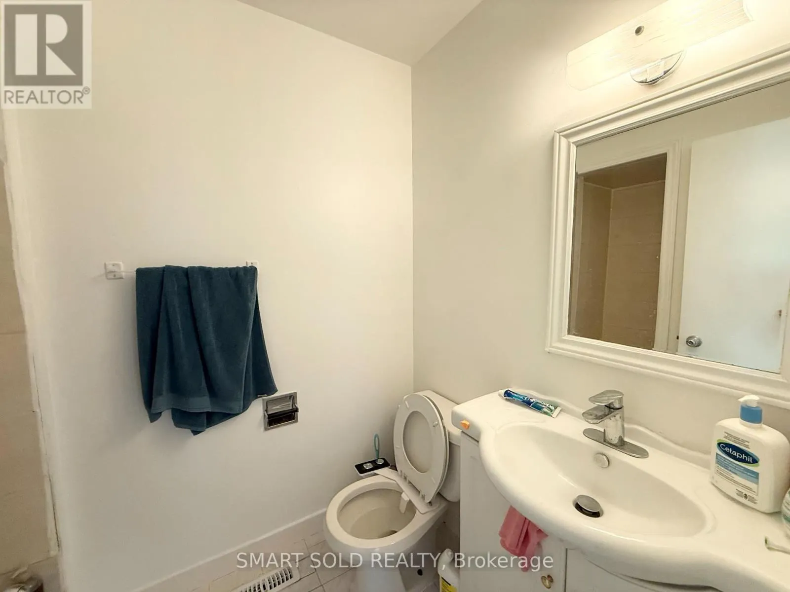 (MAIN FLOOR) - 36 MONTEZUMA TRAIL