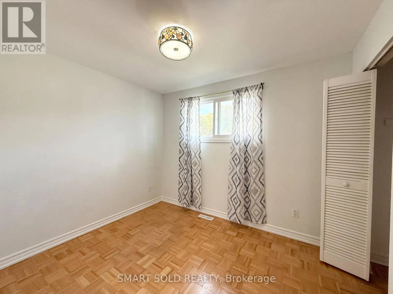 (MAIN FLOOR) - 36 MONTEZUMA TRAIL