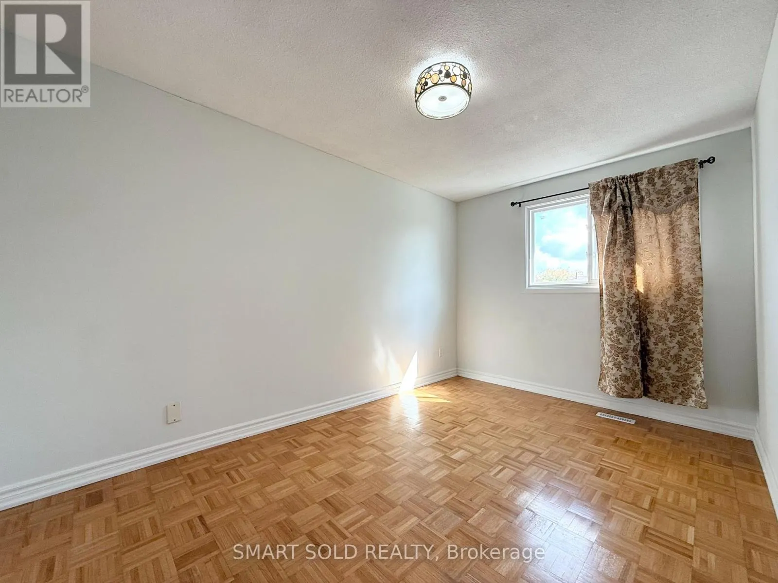 (MAIN FLOOR) - 36 MONTEZUMA TRAIL