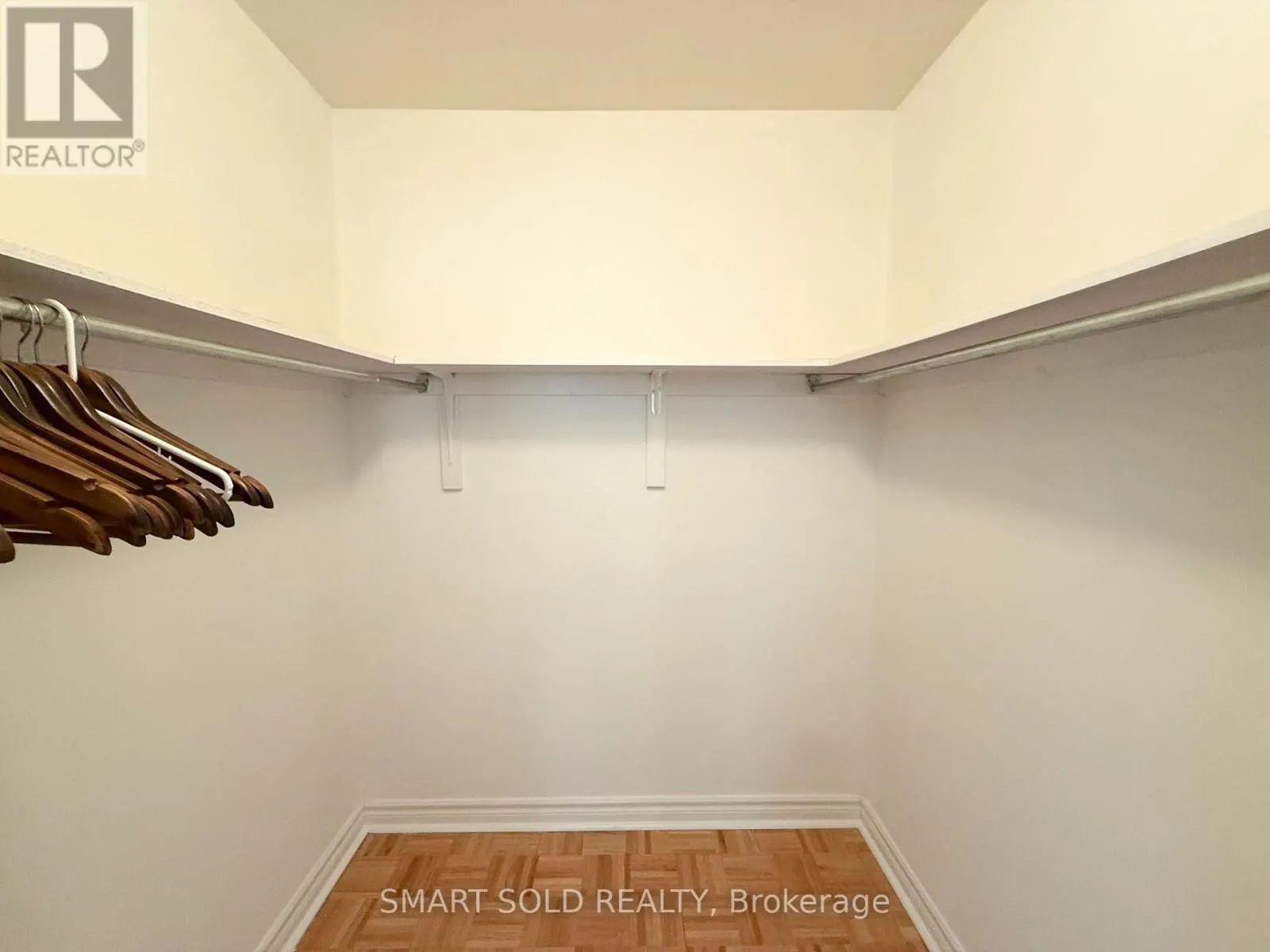 (MAIN FLOOR) - 36 MONTEZUMA TRAIL