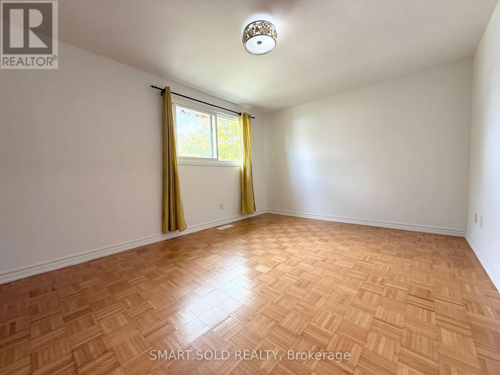 (MAIN FLOOR) - 36 MONTEZUMA TRAIL