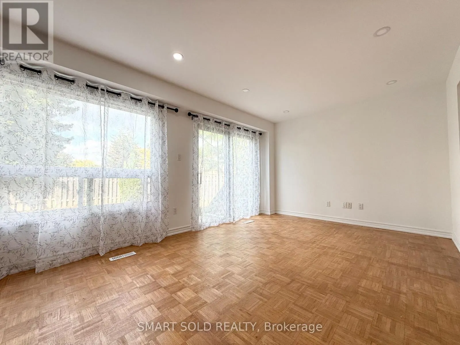 (MAIN FLOOR) - 36 MONTEZUMA TRAIL