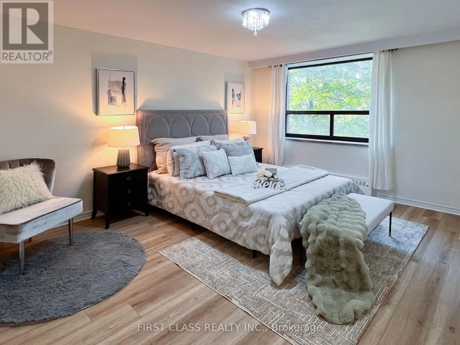 205 - 921 MIDLAND AVENUE