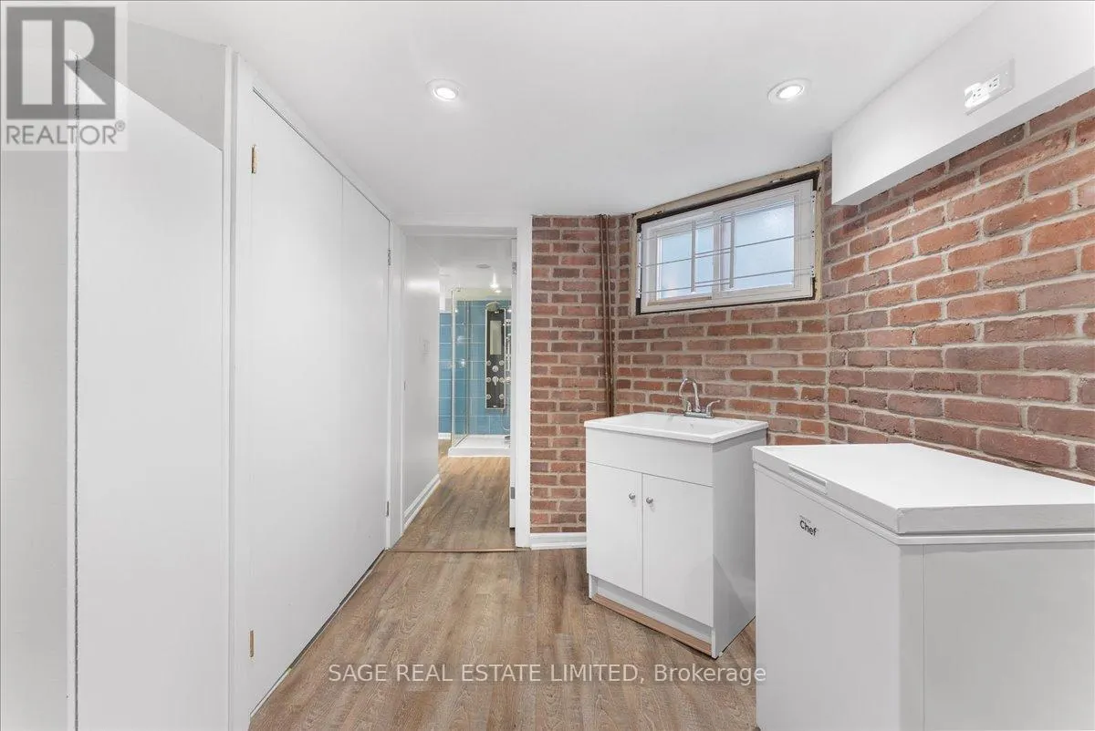 28 PICKERING STREET