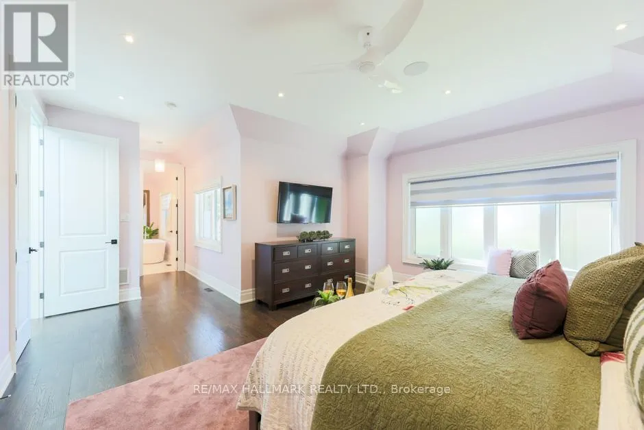 44 SCARBORO CRESCENT