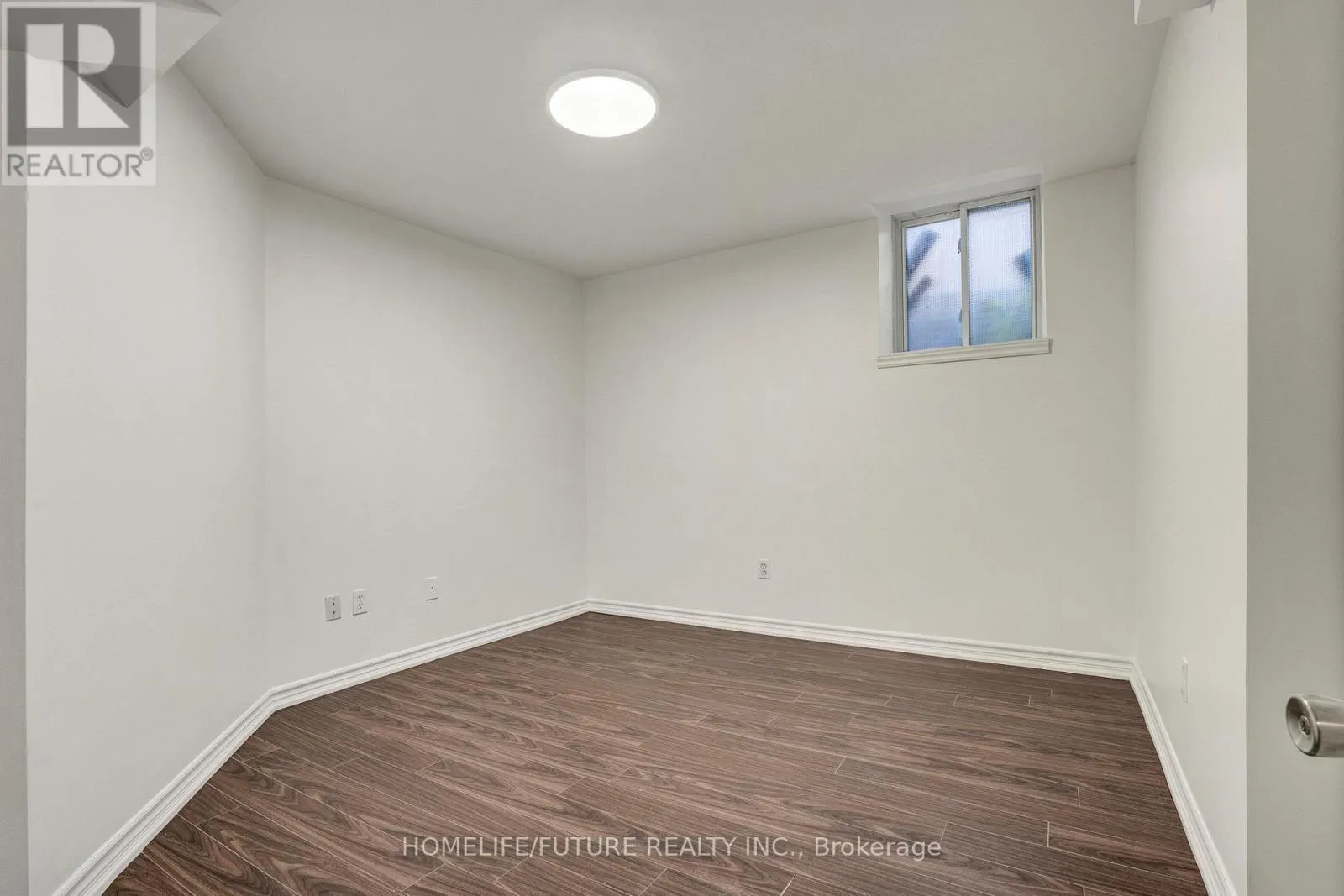 1803 DALHOUSIE CRESCENT