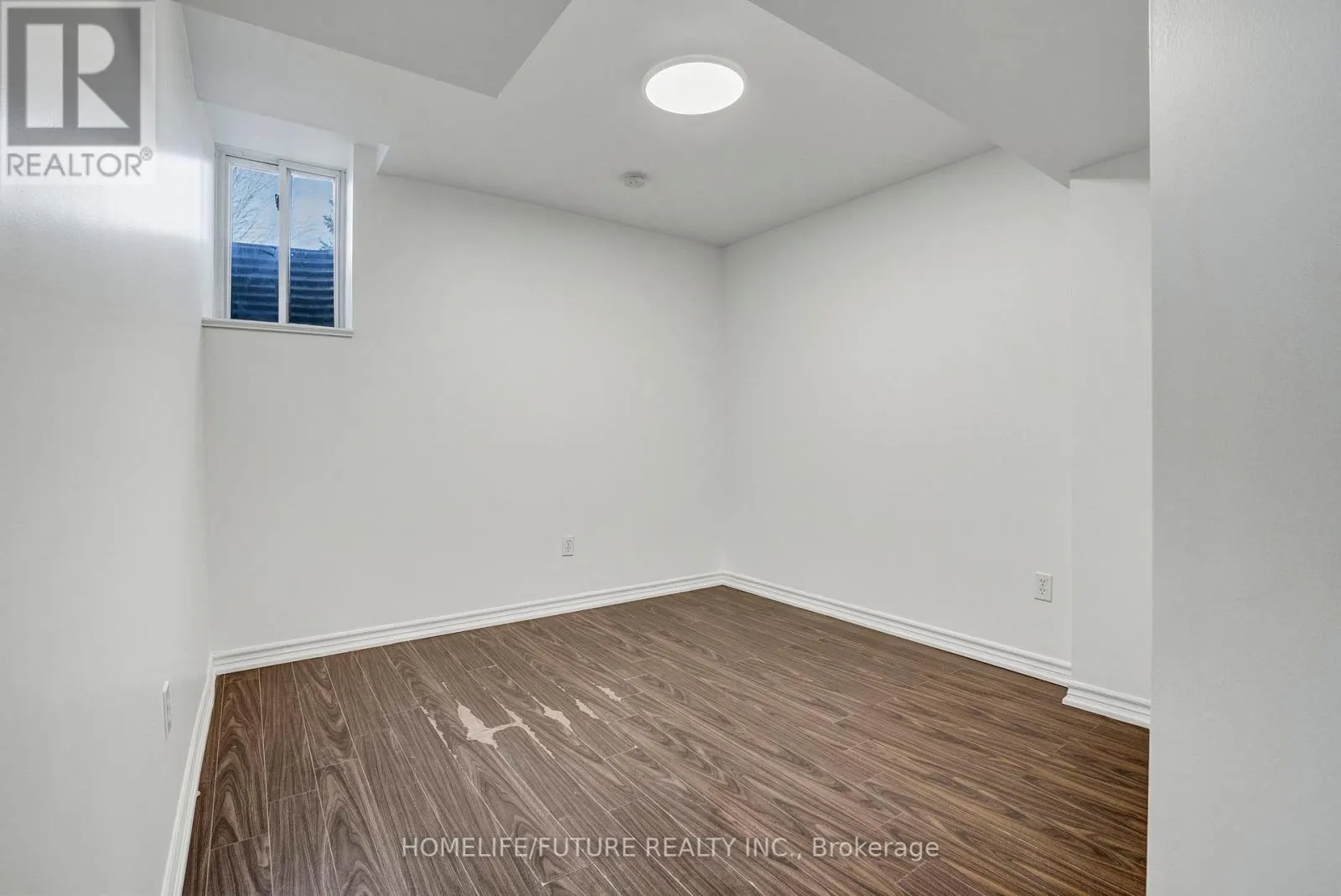 1803 DALHOUSIE CRESCENT