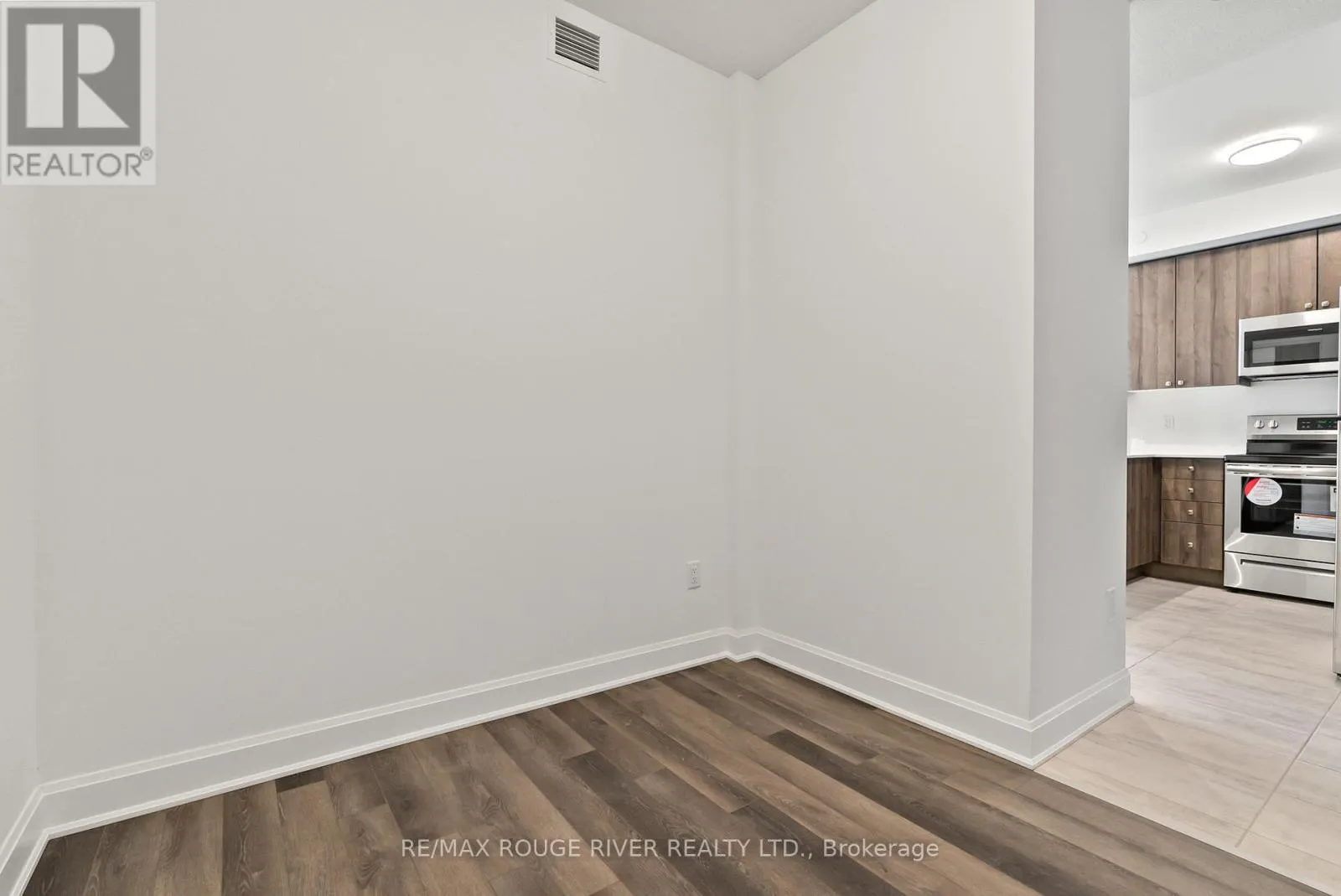 117 - 50 LAKEBREEZE DRIVE, #117