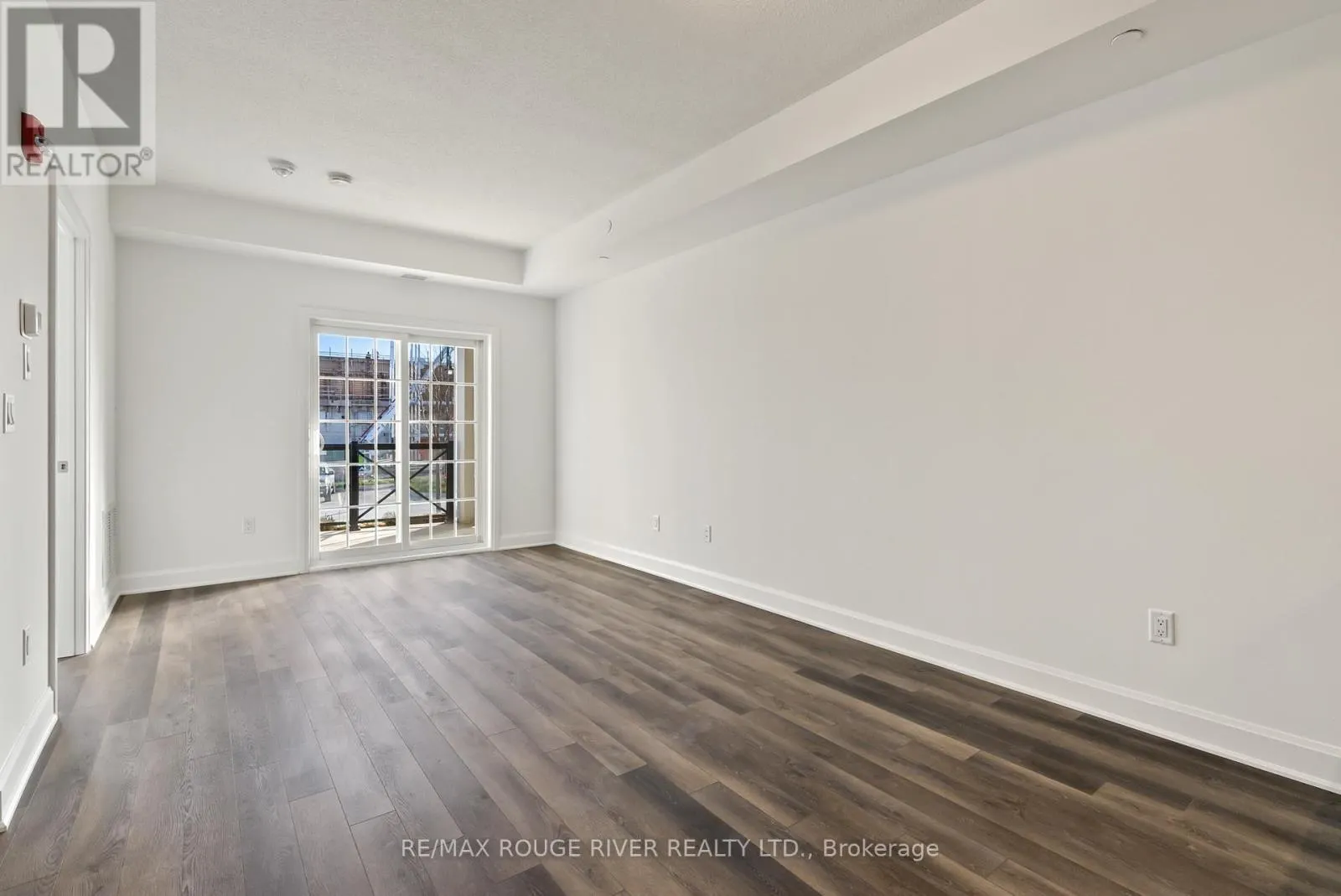 117 - 50 LAKEBREEZE DRIVE, #117