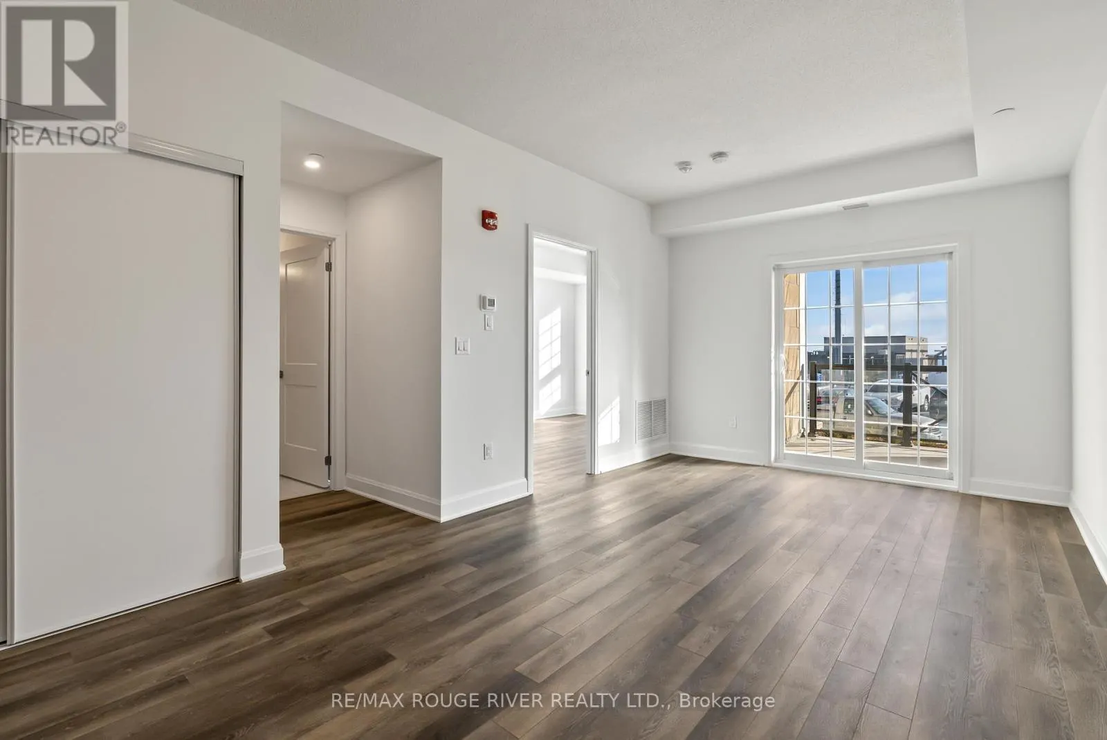 117 - 50 LAKEBREEZE DRIVE, #117
