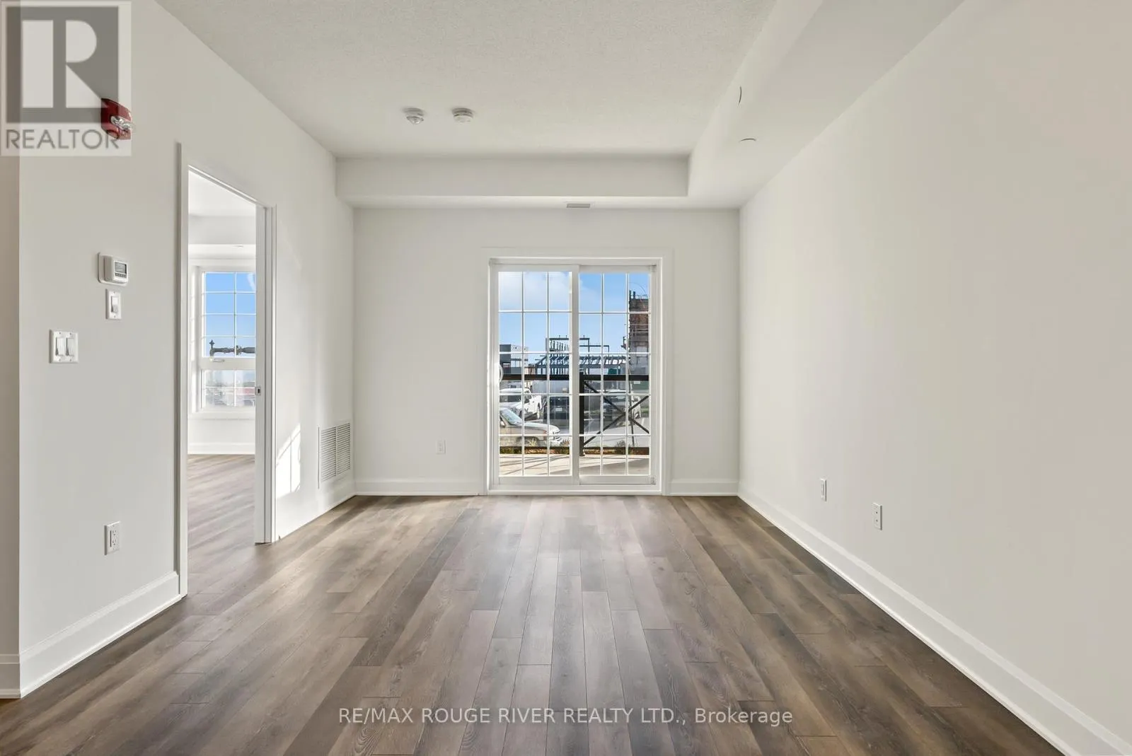117 - 50 LAKEBREEZE DRIVE, #117
