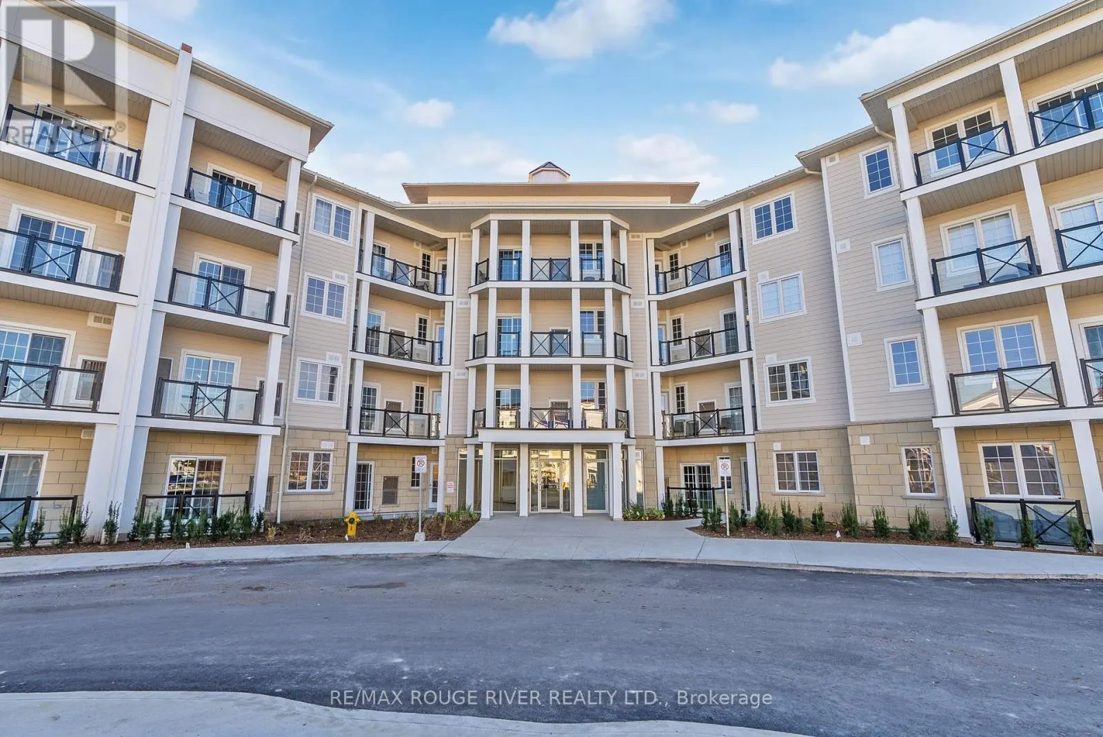 117 - 50 LAKEBREEZE DRIVE, #117