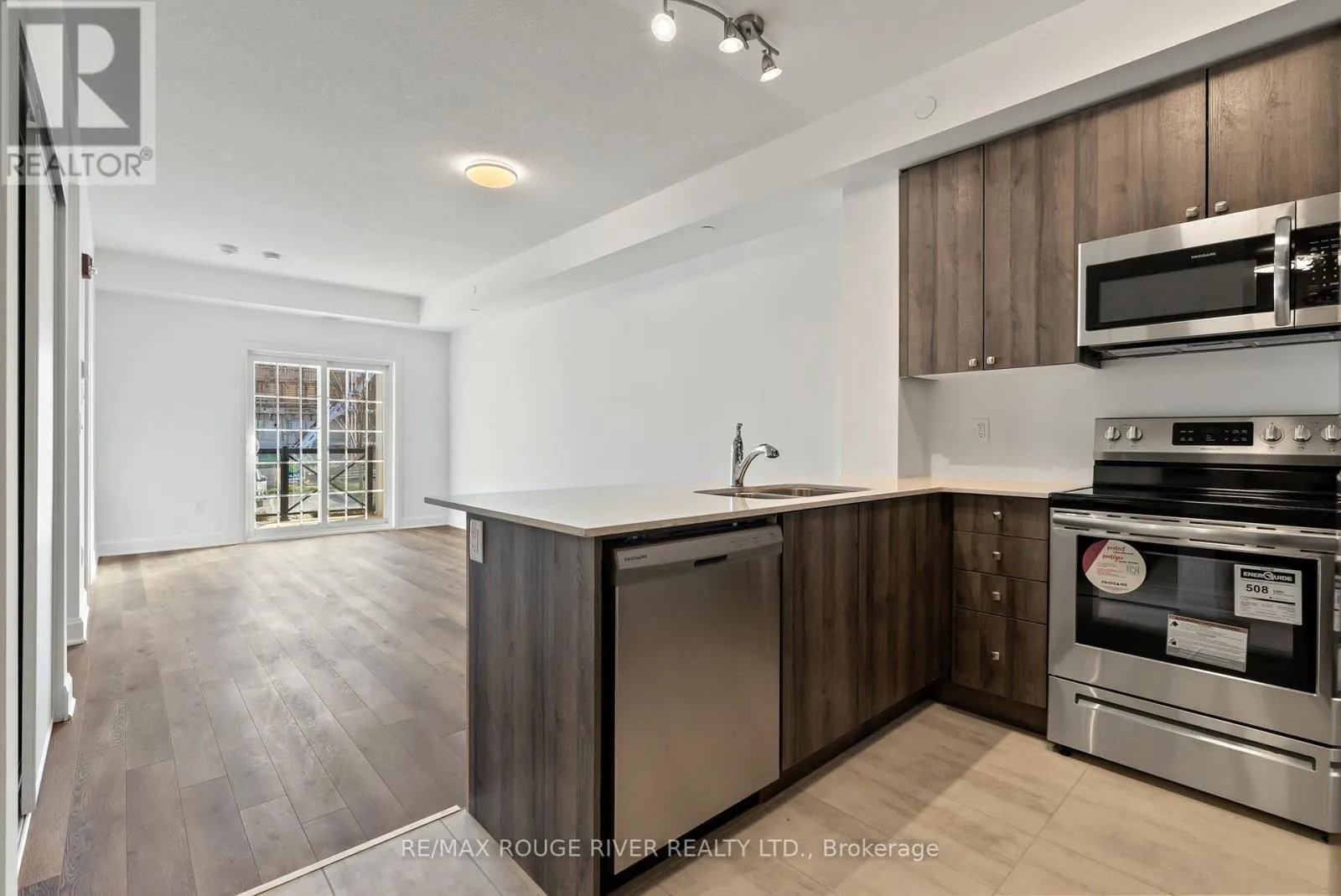 117 - 50 LAKEBREEZE DRIVE, #117