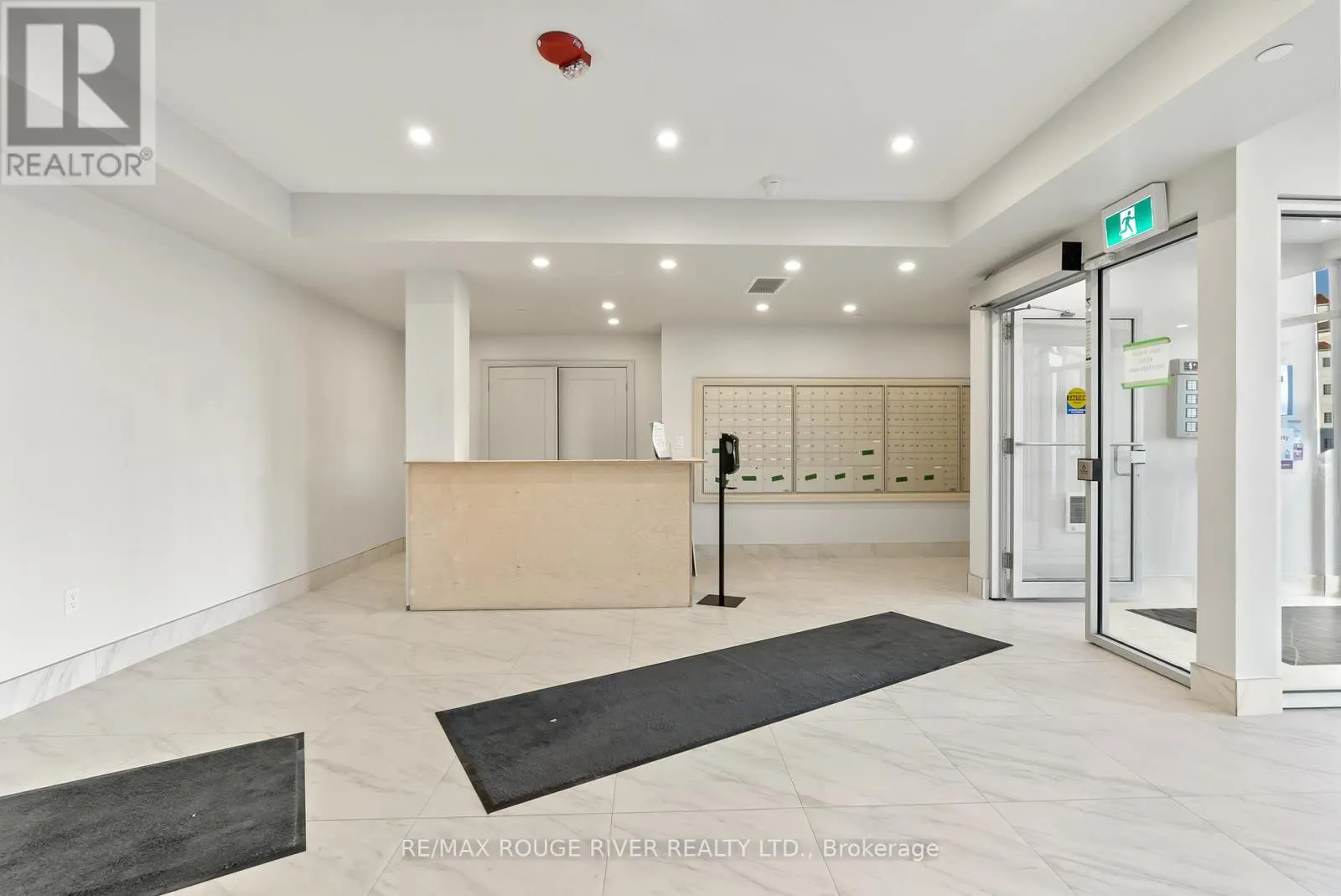 117 - 50 LAKEBREEZE DRIVE, #117