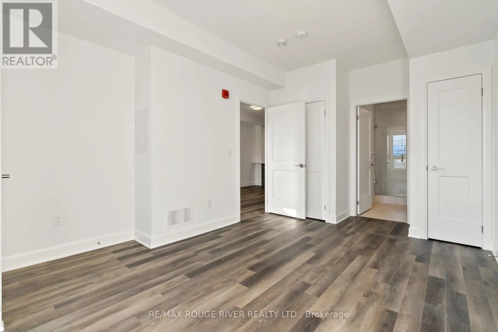 117 - 50 LAKEBREEZE DRIVE, #117