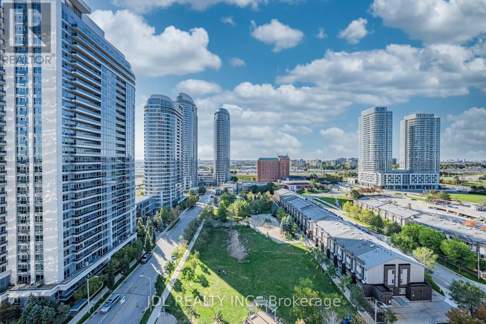 1402 - 255 VILLAGE GREEN SQUARE