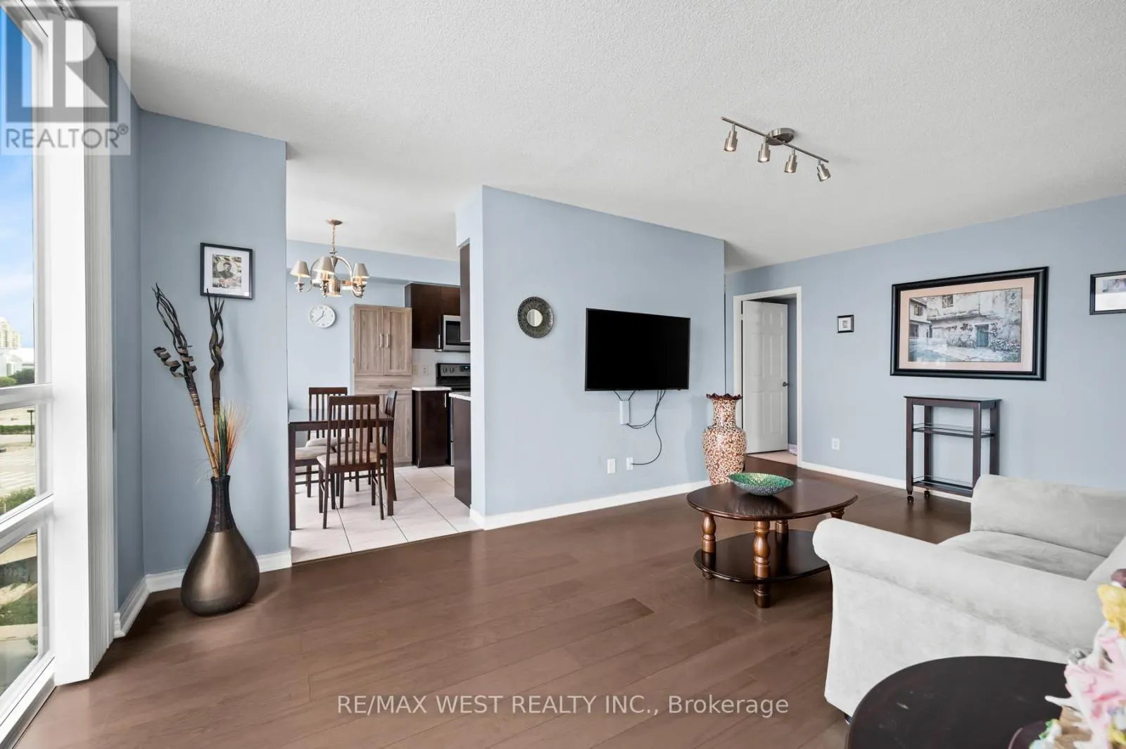 803 - 88 GRANGEWAY AVENUE