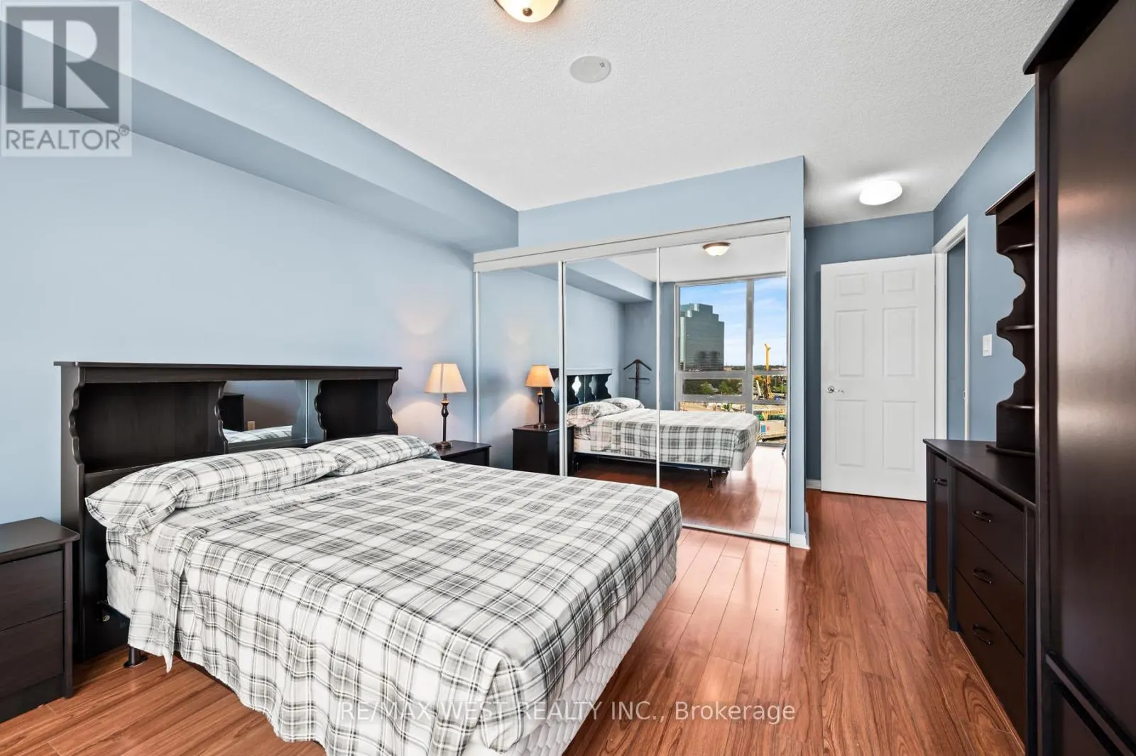 803 - 88 GRANGEWAY AVENUE