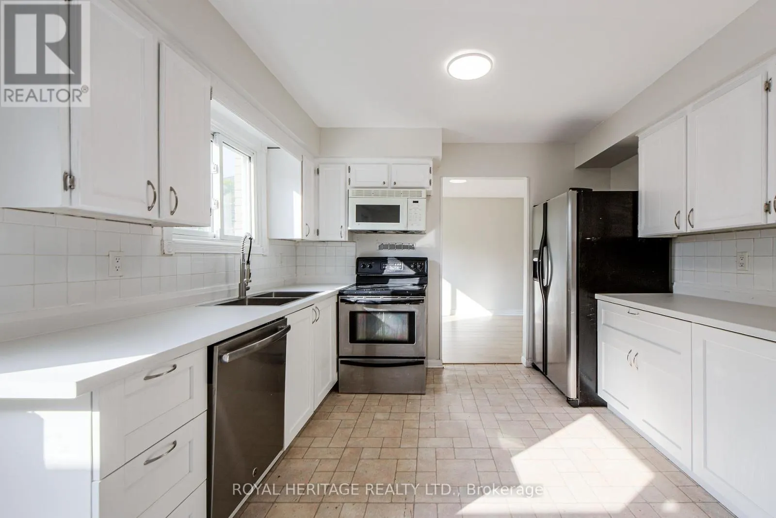 586 CREEKVIEW CIRCLE