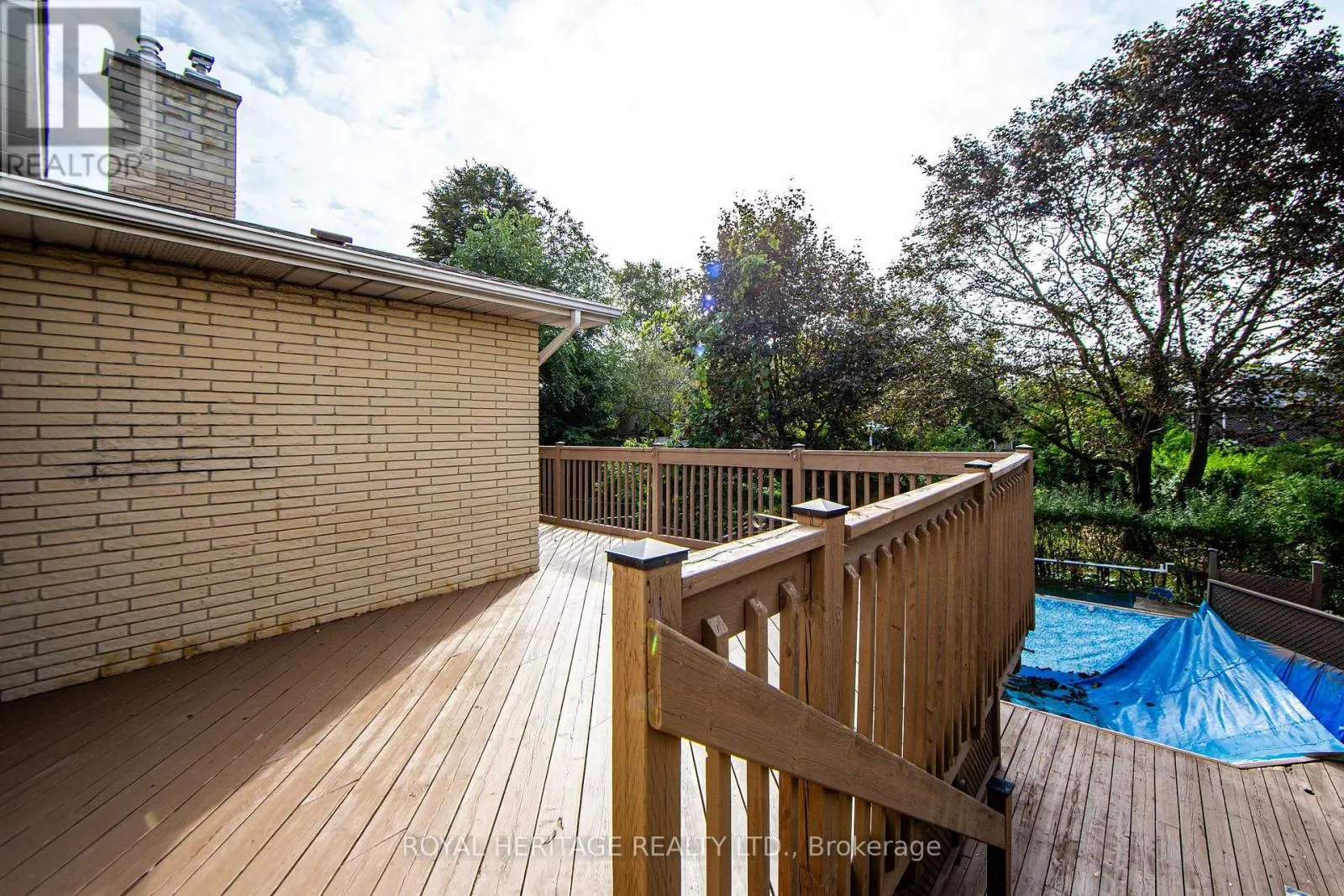 586 CREEKVIEW CIRCLE