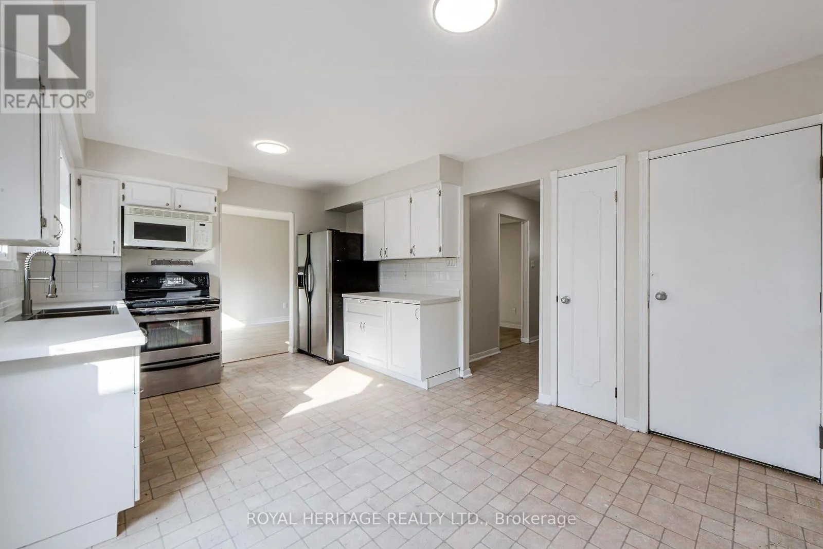 586 CREEKVIEW CIRCLE
