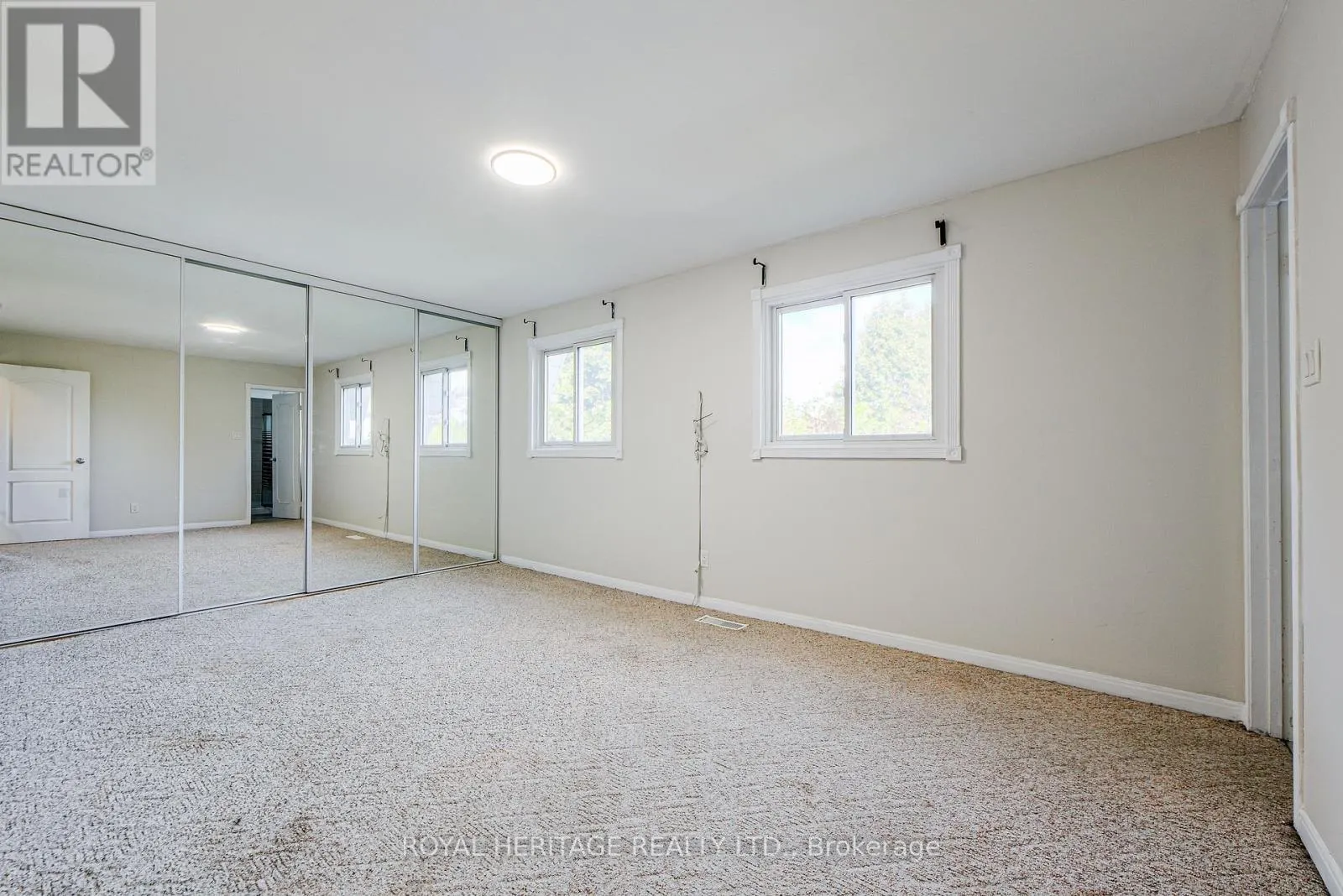 586 CREEKVIEW CIRCLE