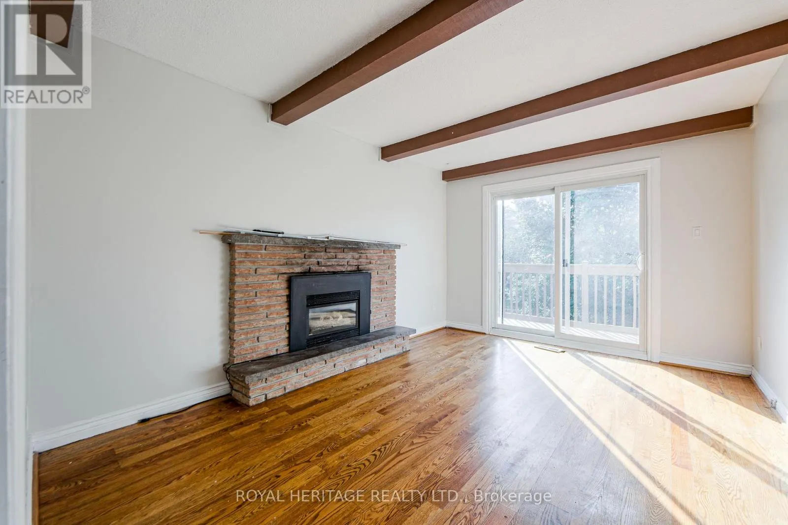 586 CREEKVIEW CIRCLE