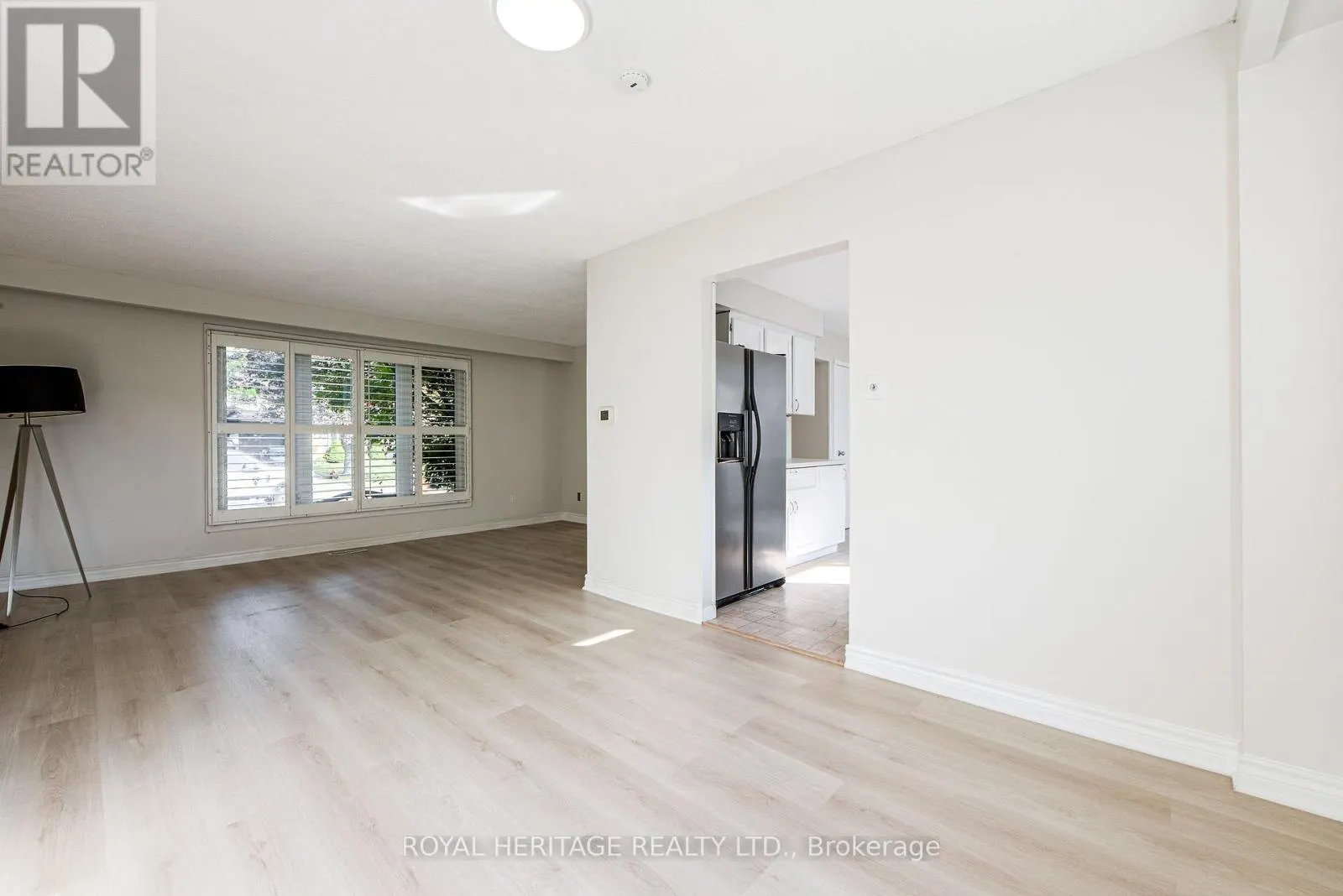586 CREEKVIEW CIRCLE