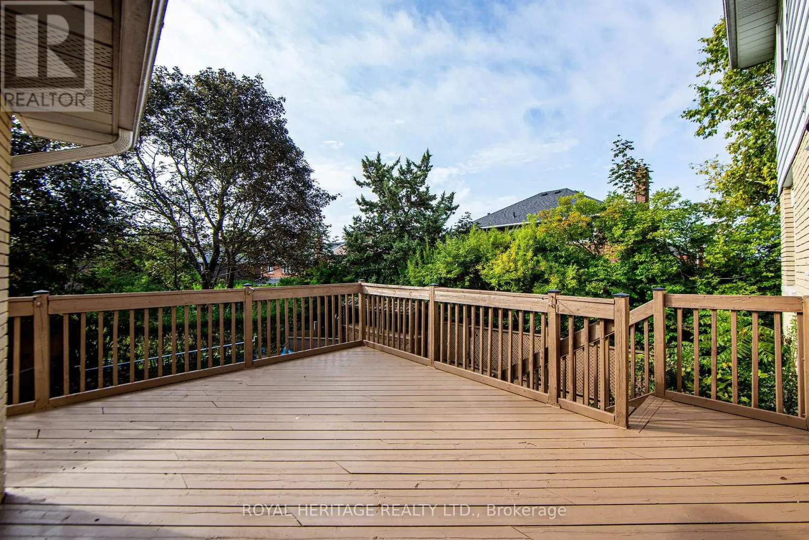 586 CREEKVIEW CIRCLE