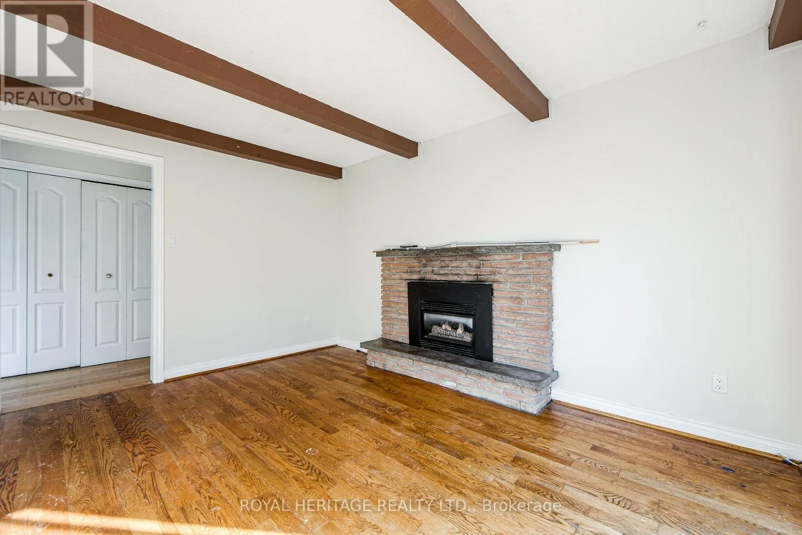 586 CREEKVIEW CIRCLE