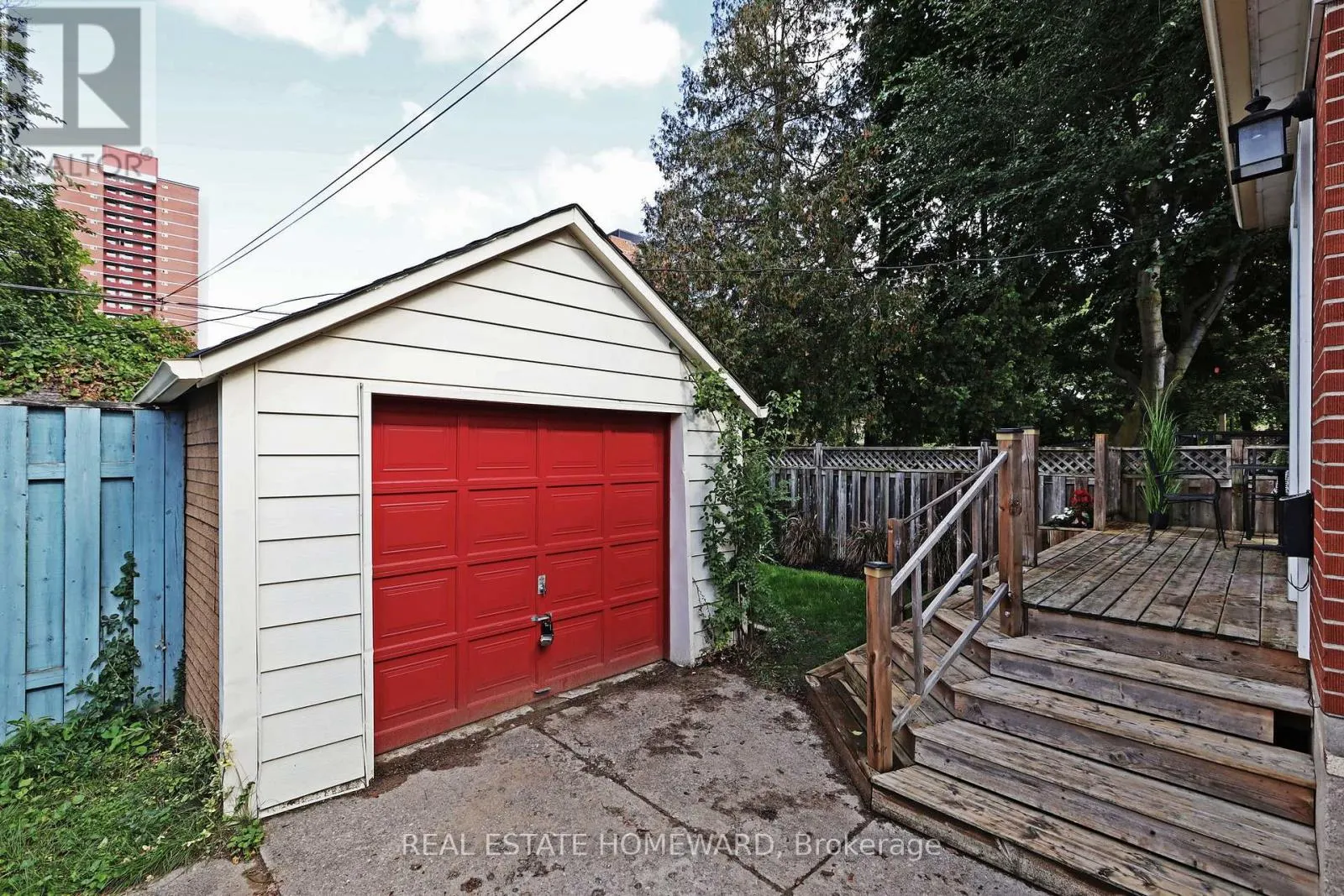 86 FLOYD AVENUE
