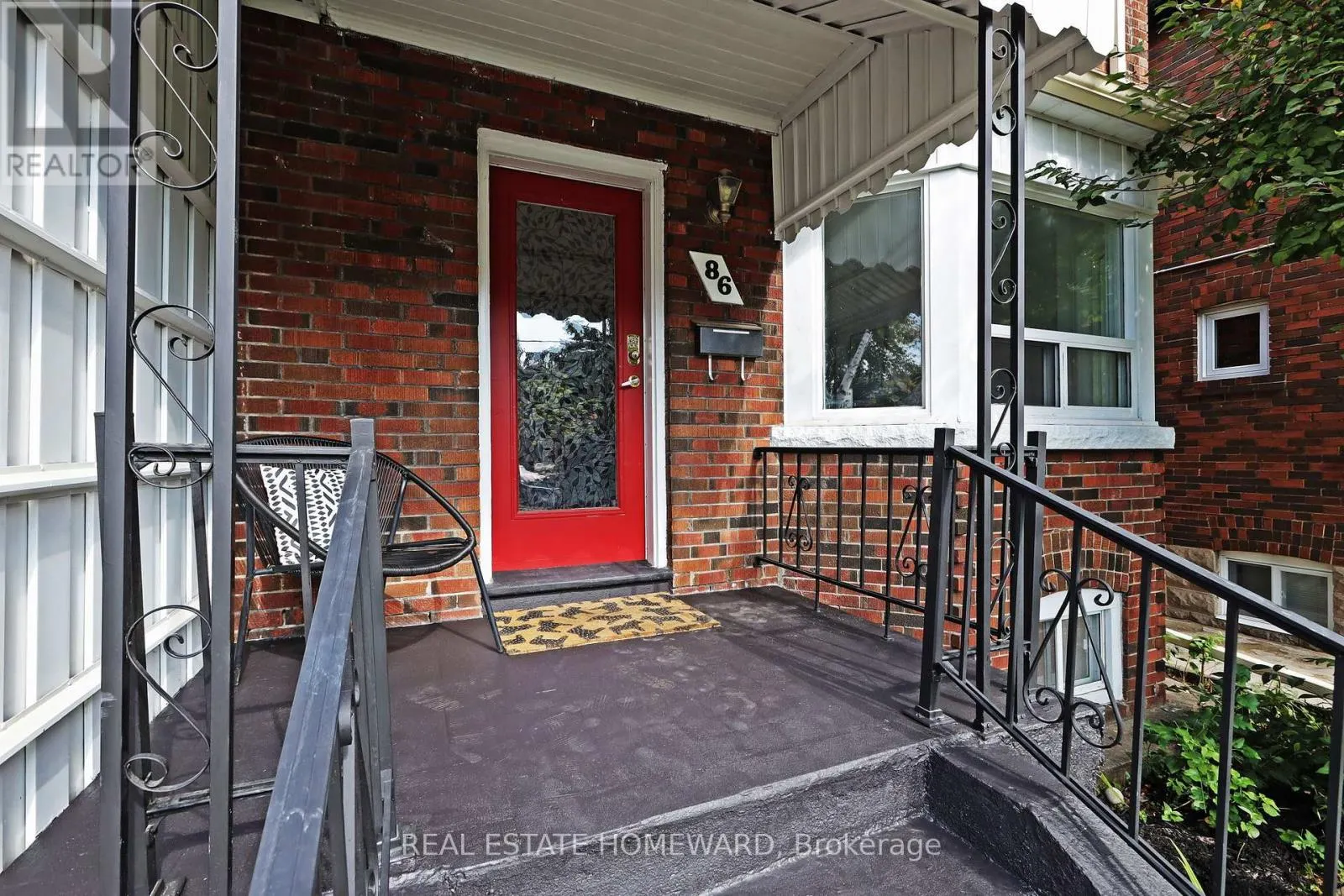 86 FLOYD AVENUE