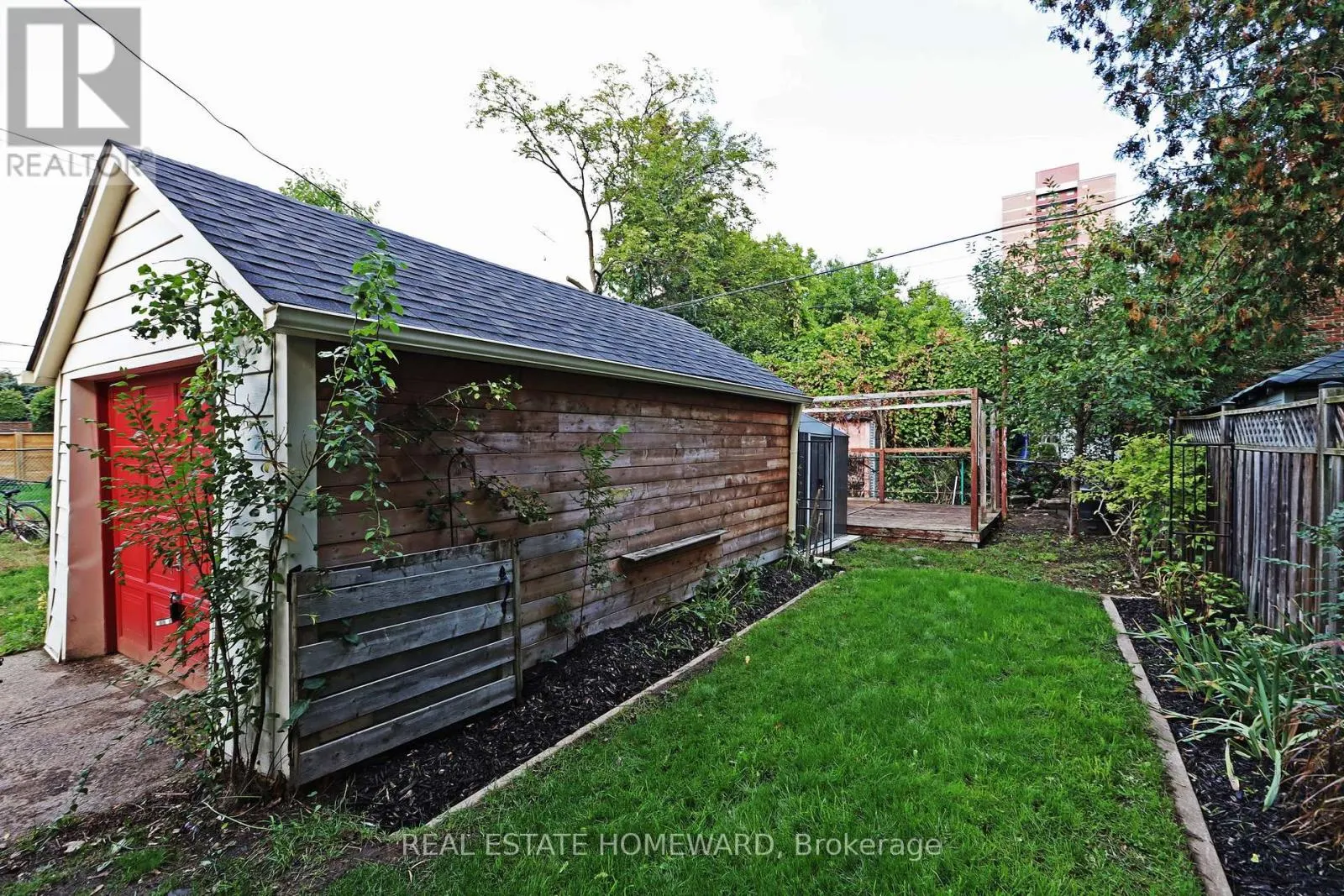 86 FLOYD AVENUE