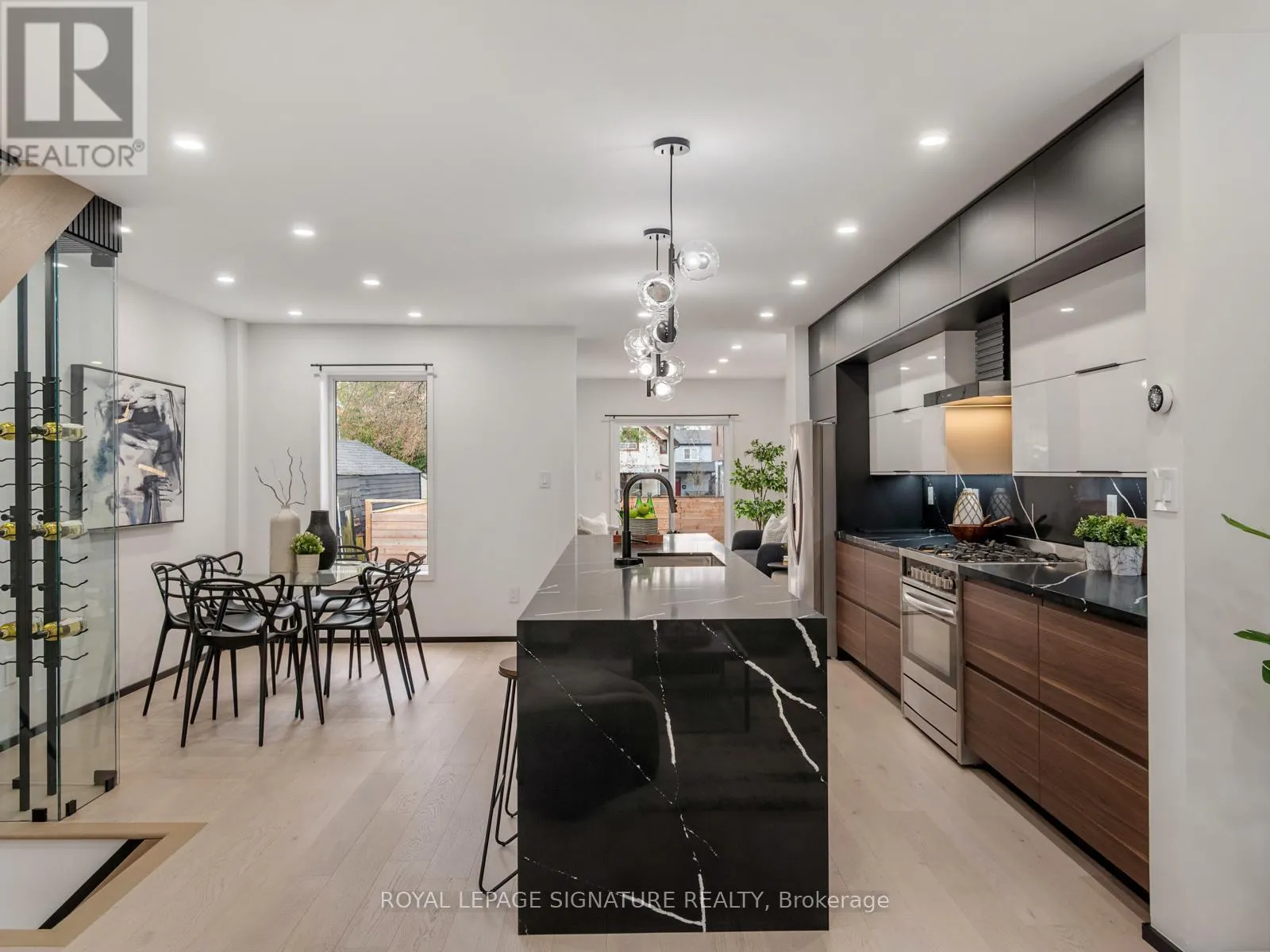 186 OAK PARK AVENUE