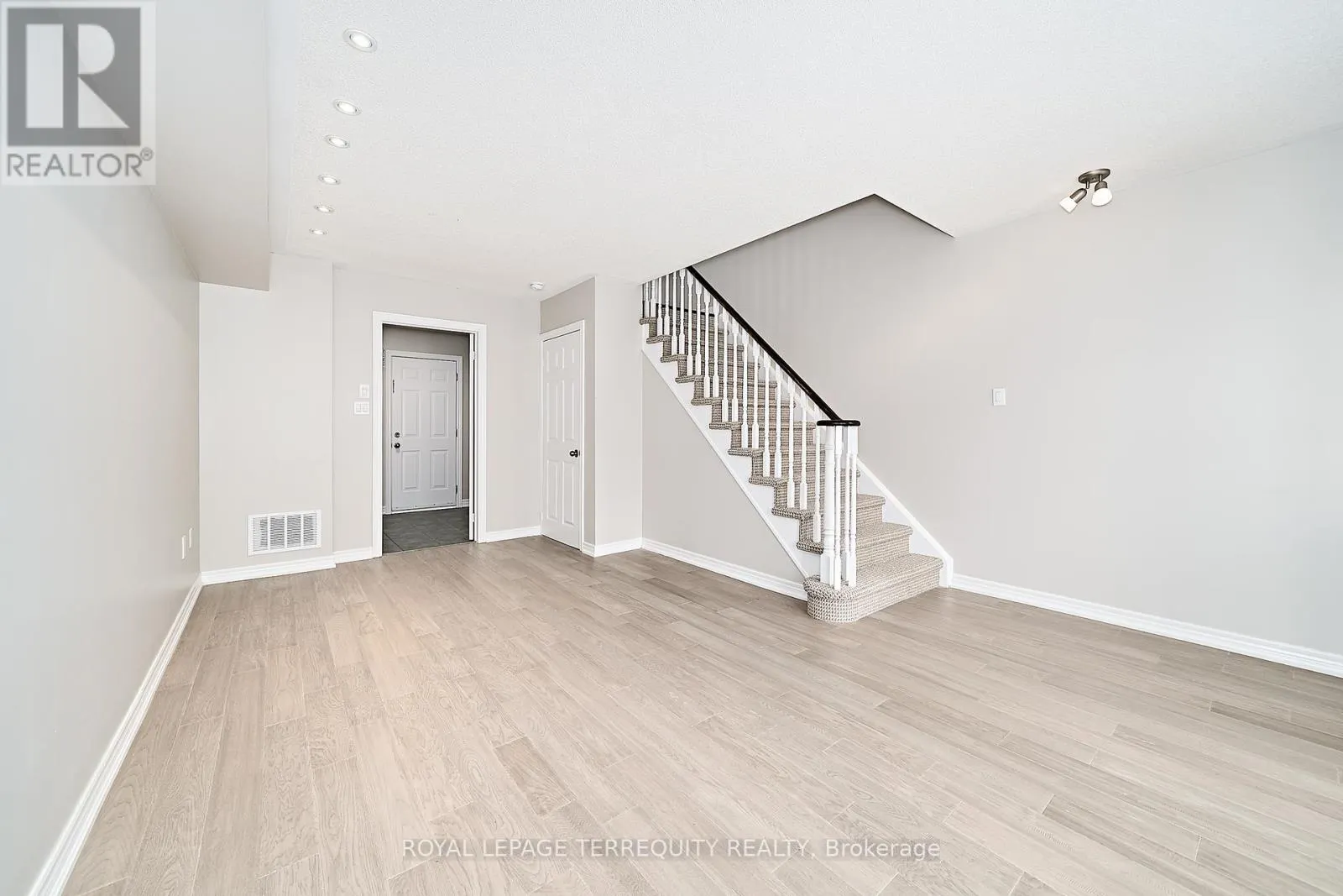 5 - 301 STROUDS LANE