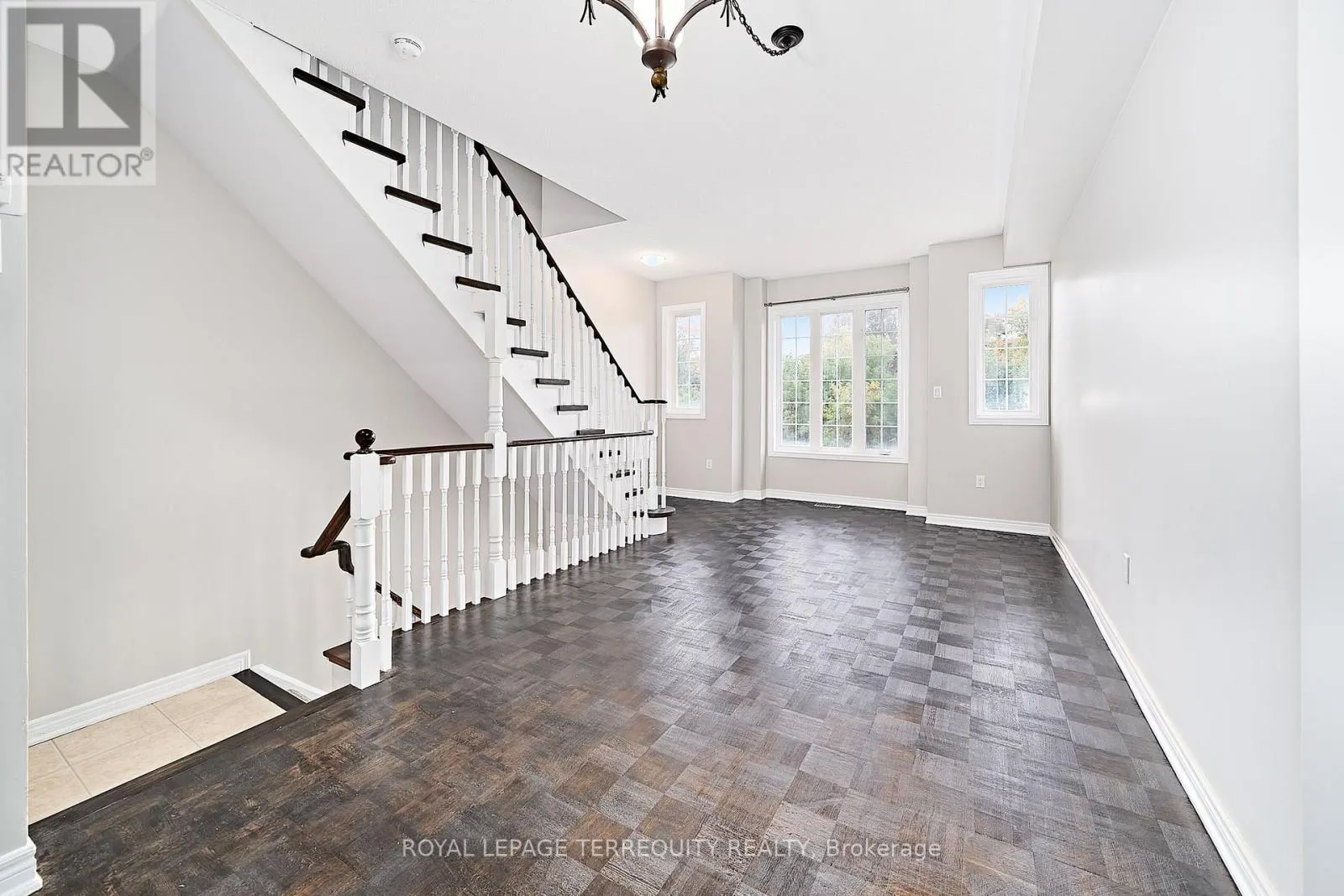 5 - 301 STROUDS LANE